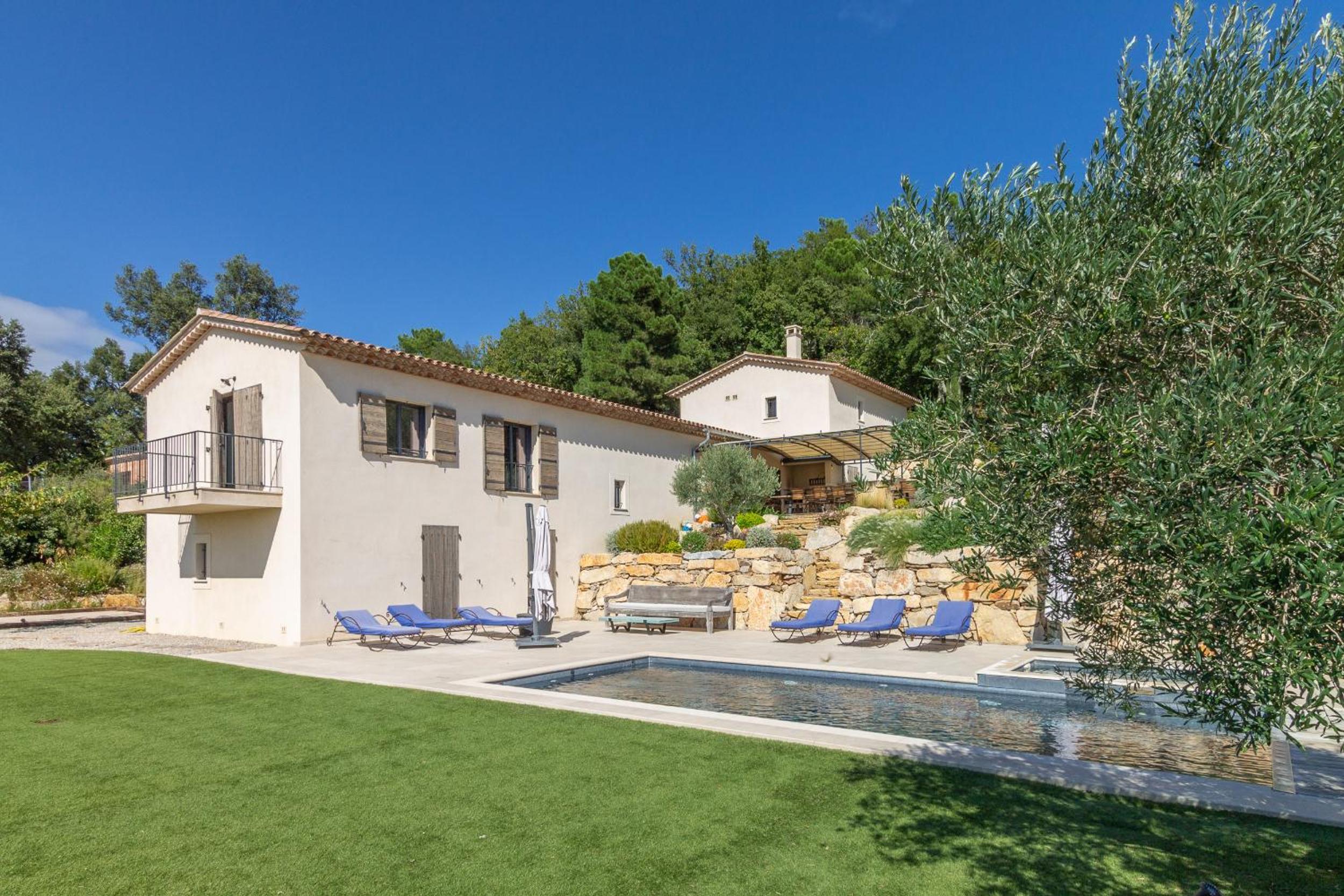 Superior Villa photo 1