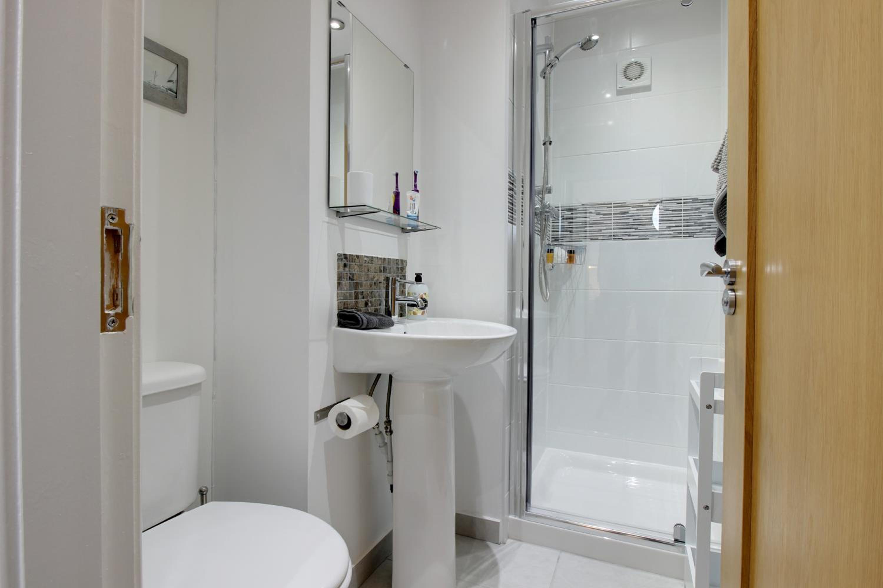 One-Bedroom Apartment - Photo 8