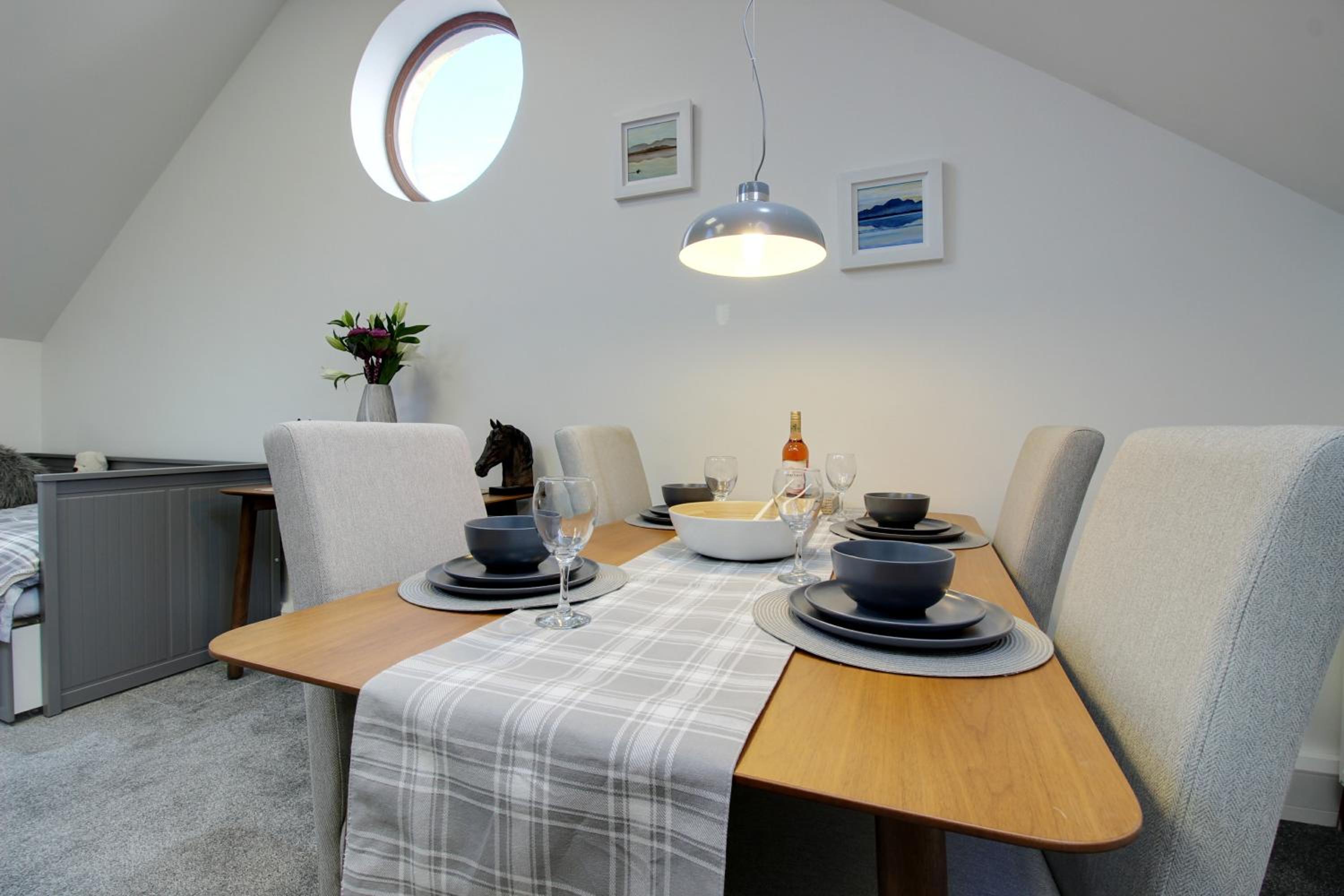 One-Bedroom Apartment - Photo 11