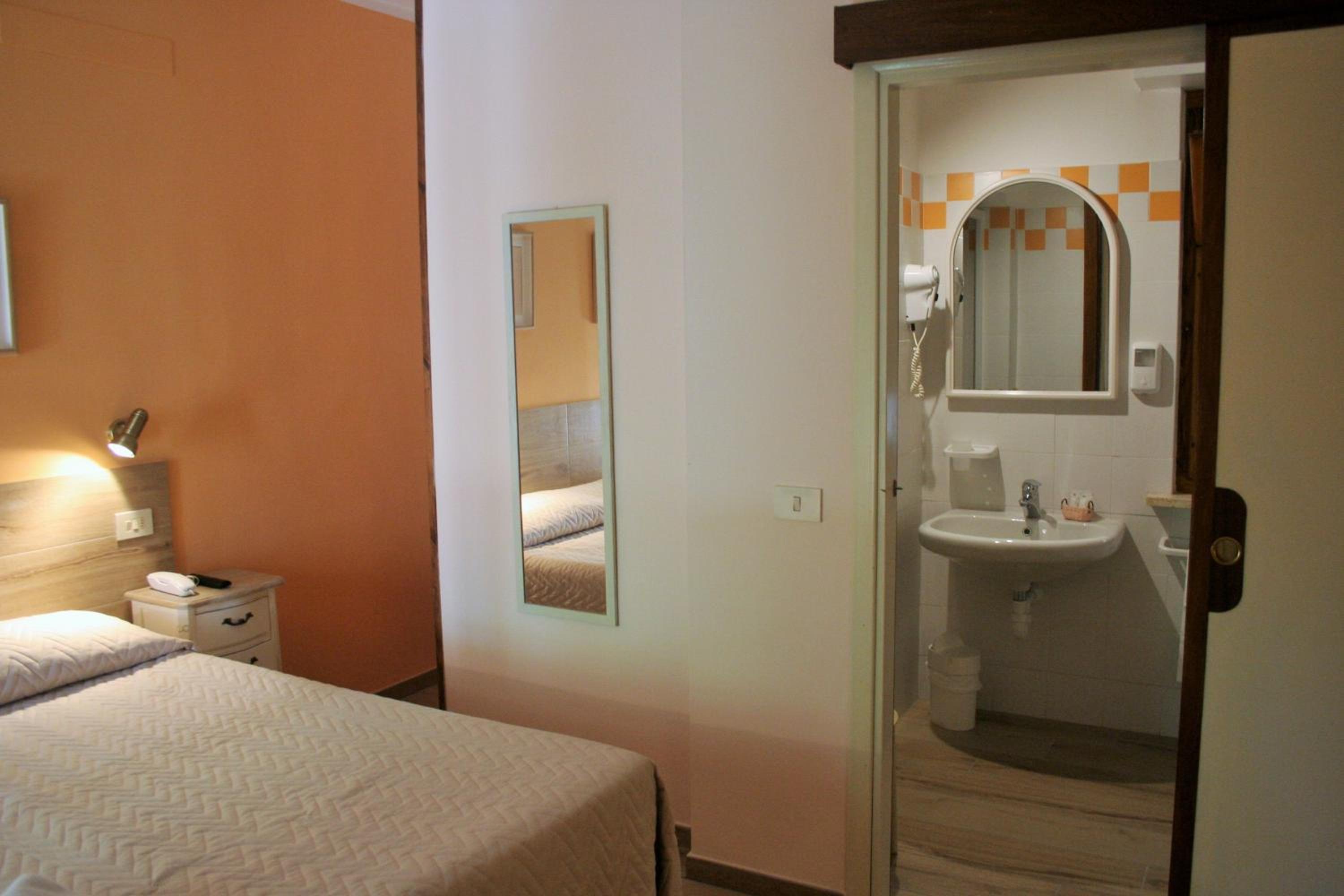 Double or Twin Room photo 2