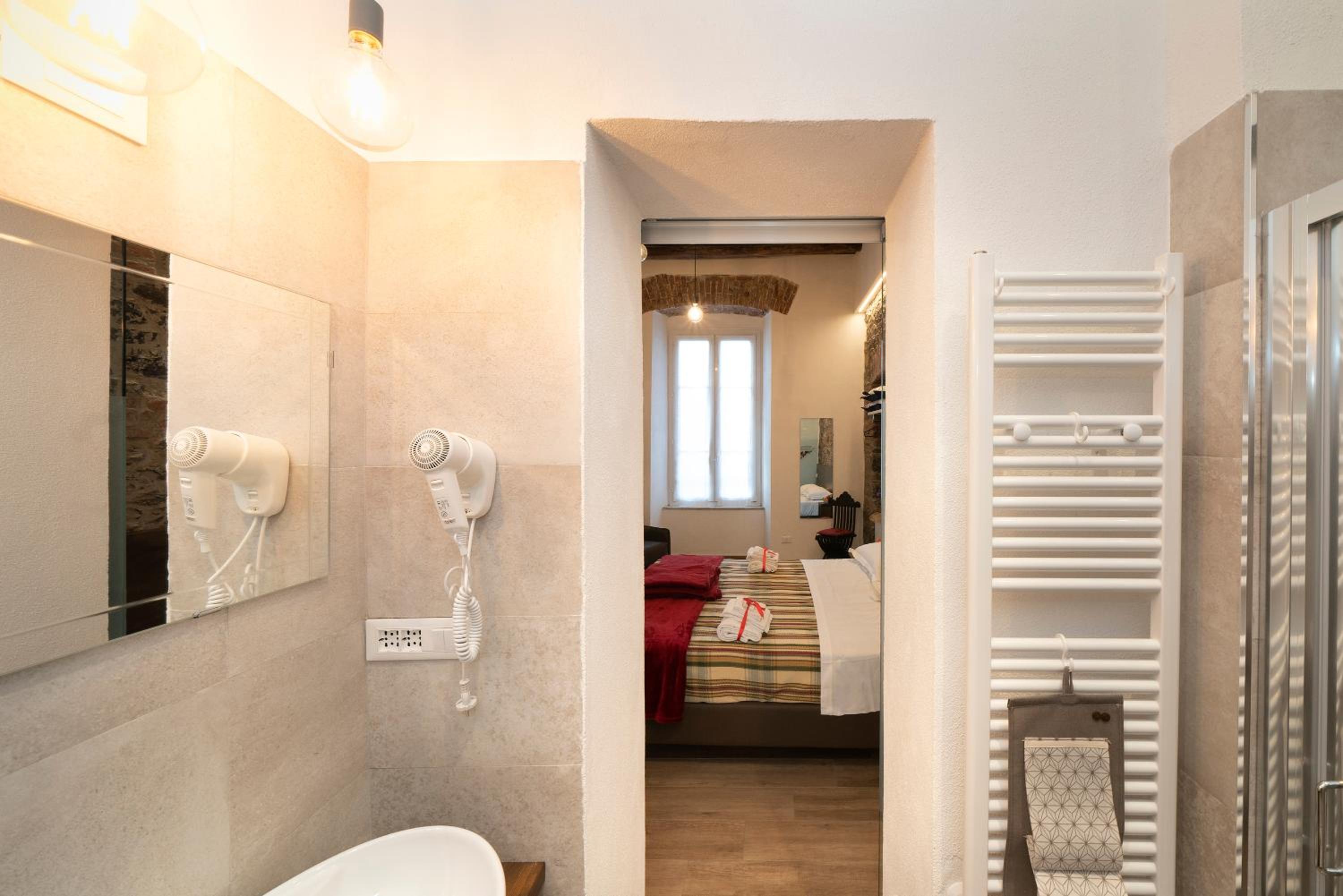 Superior Double or Twin Room with City View - Photo 12