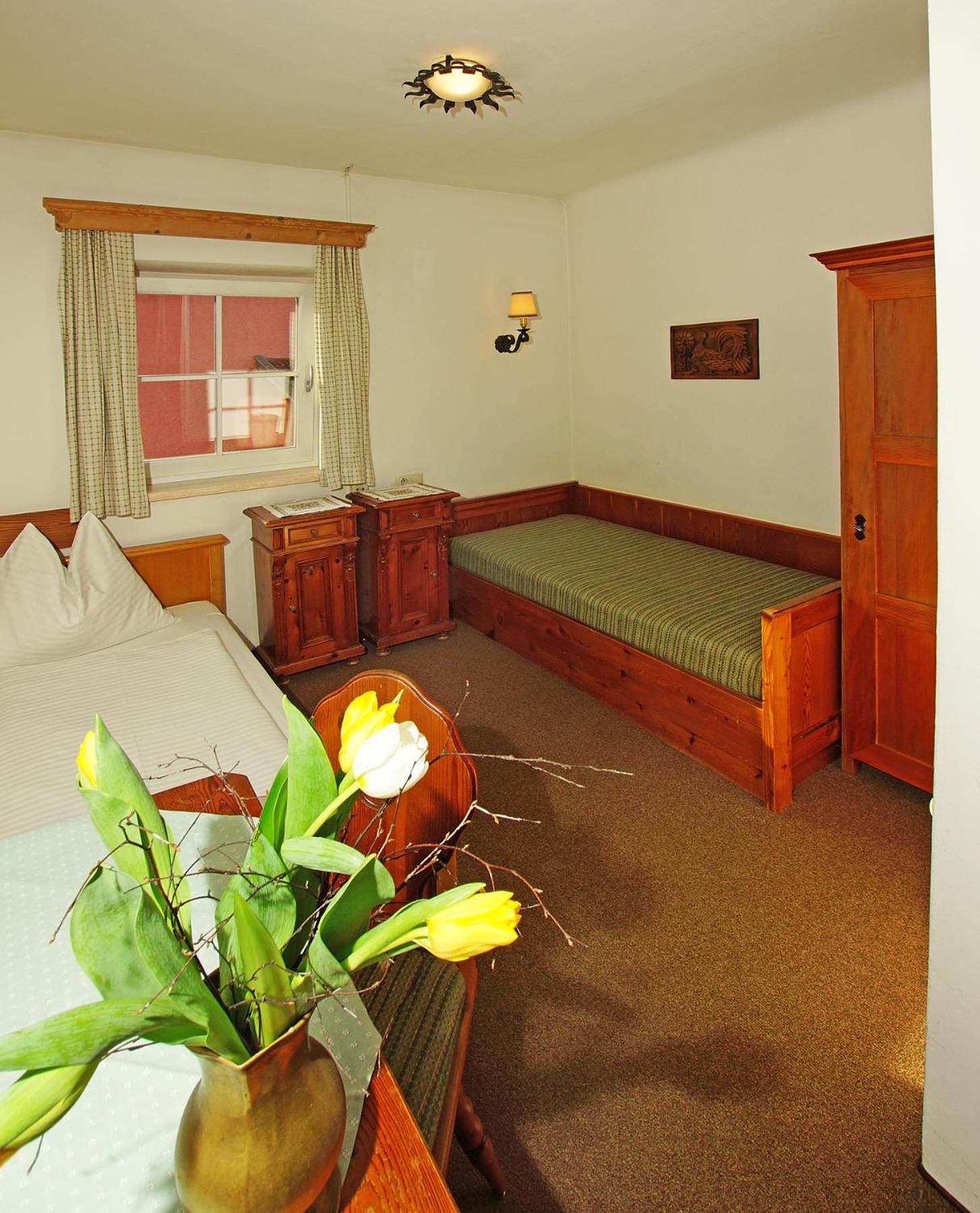 Quadruple Room with Mountain View photo 3