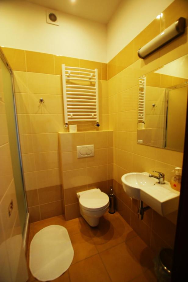 Double Room - Photo 10