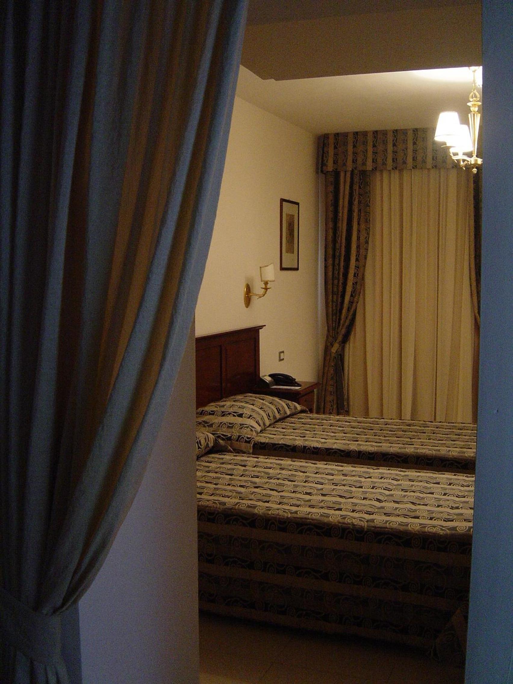 Triple Room with Private Bathroom - Photo 1