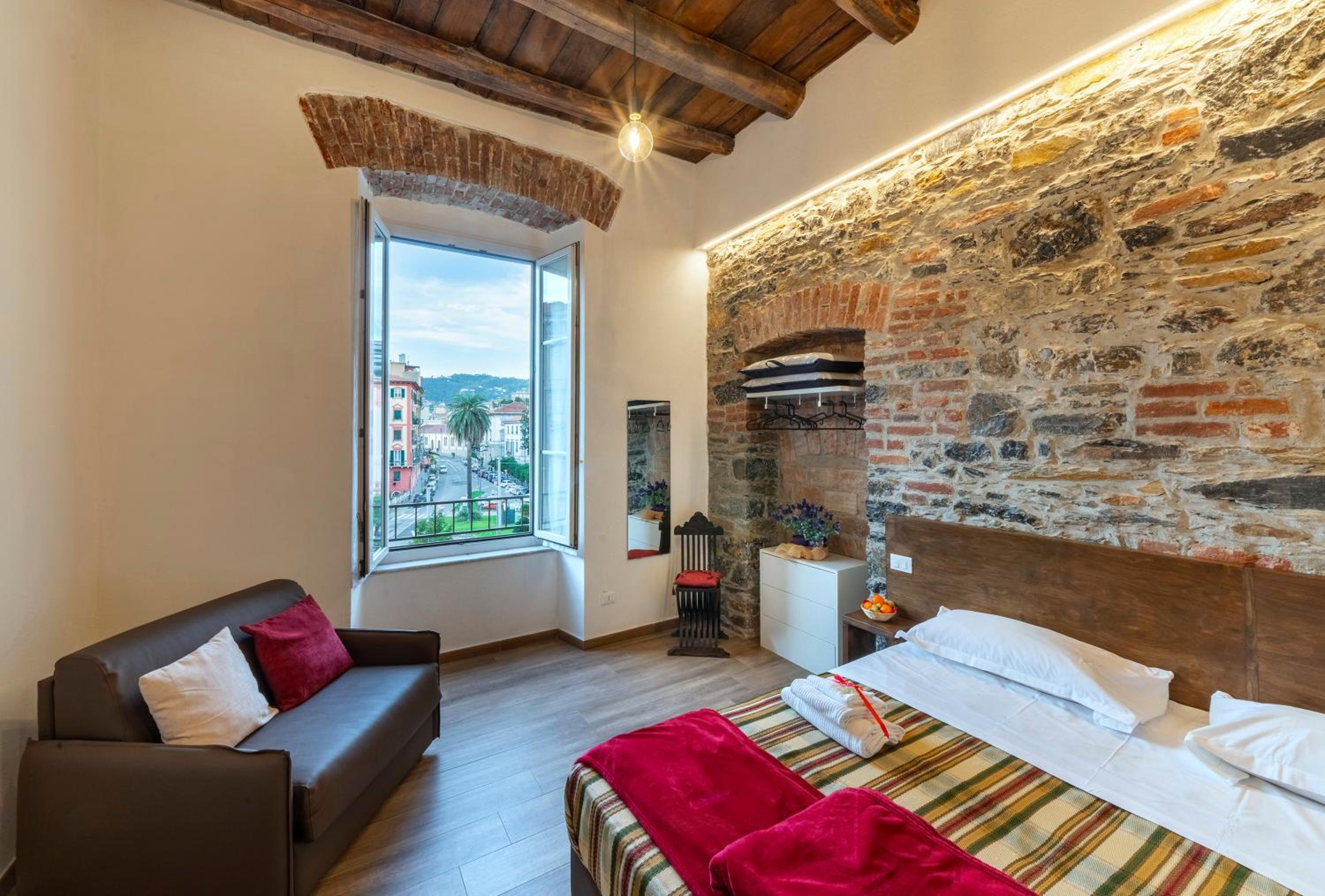 Superior Double or Twin Room with City View - Photo 1