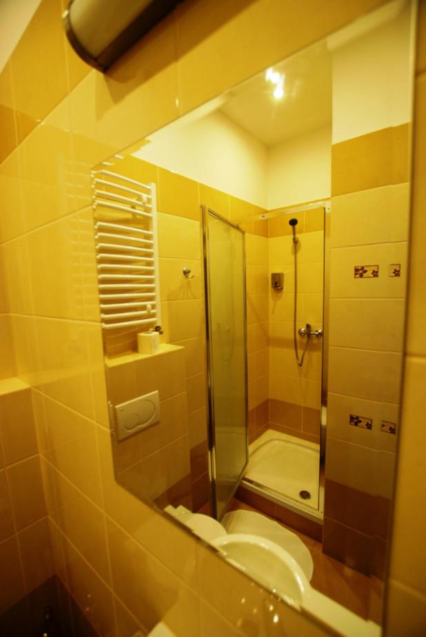 Double Room - Photo 8