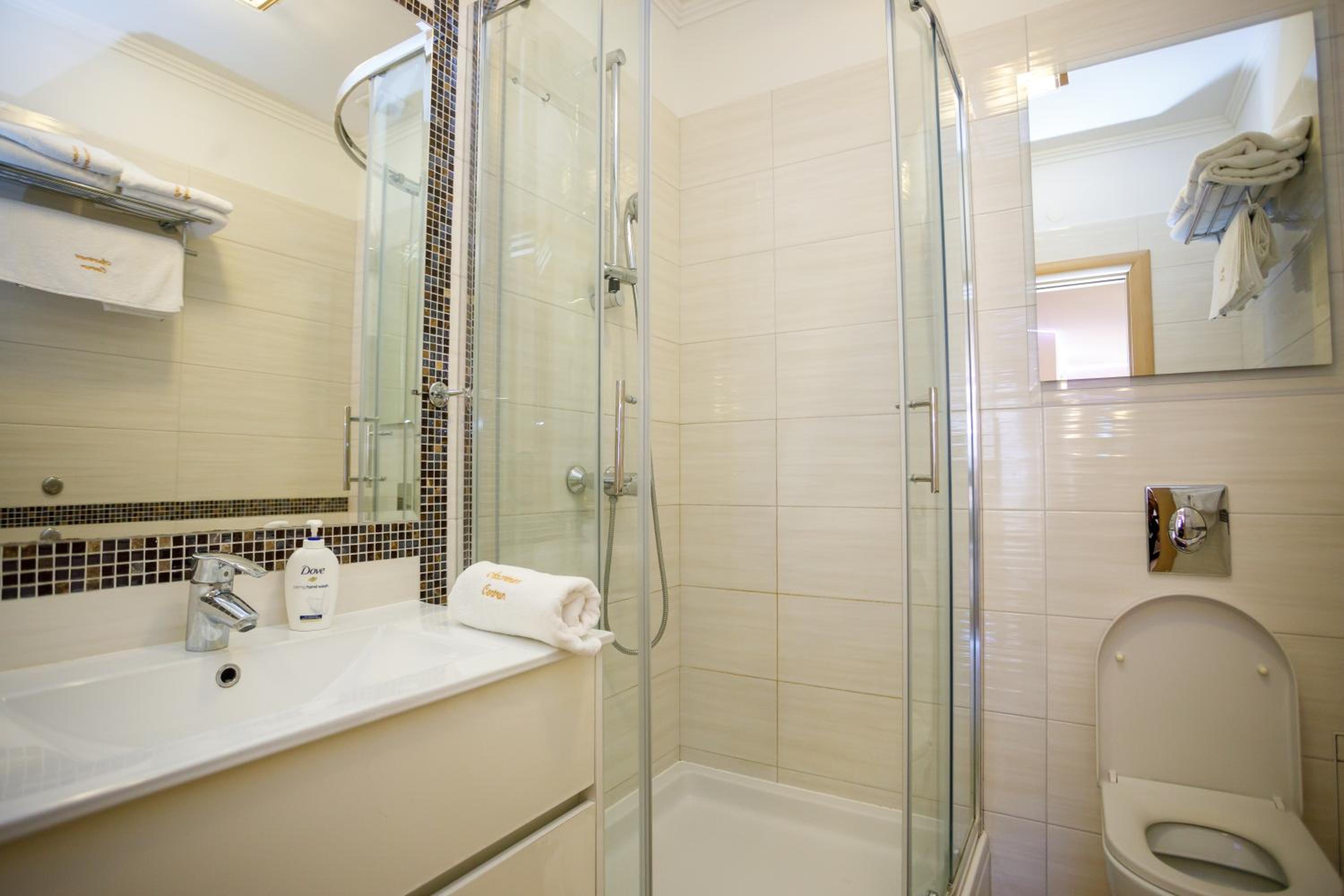 Two-Bedroom Apartment with Balcony - Photo 38