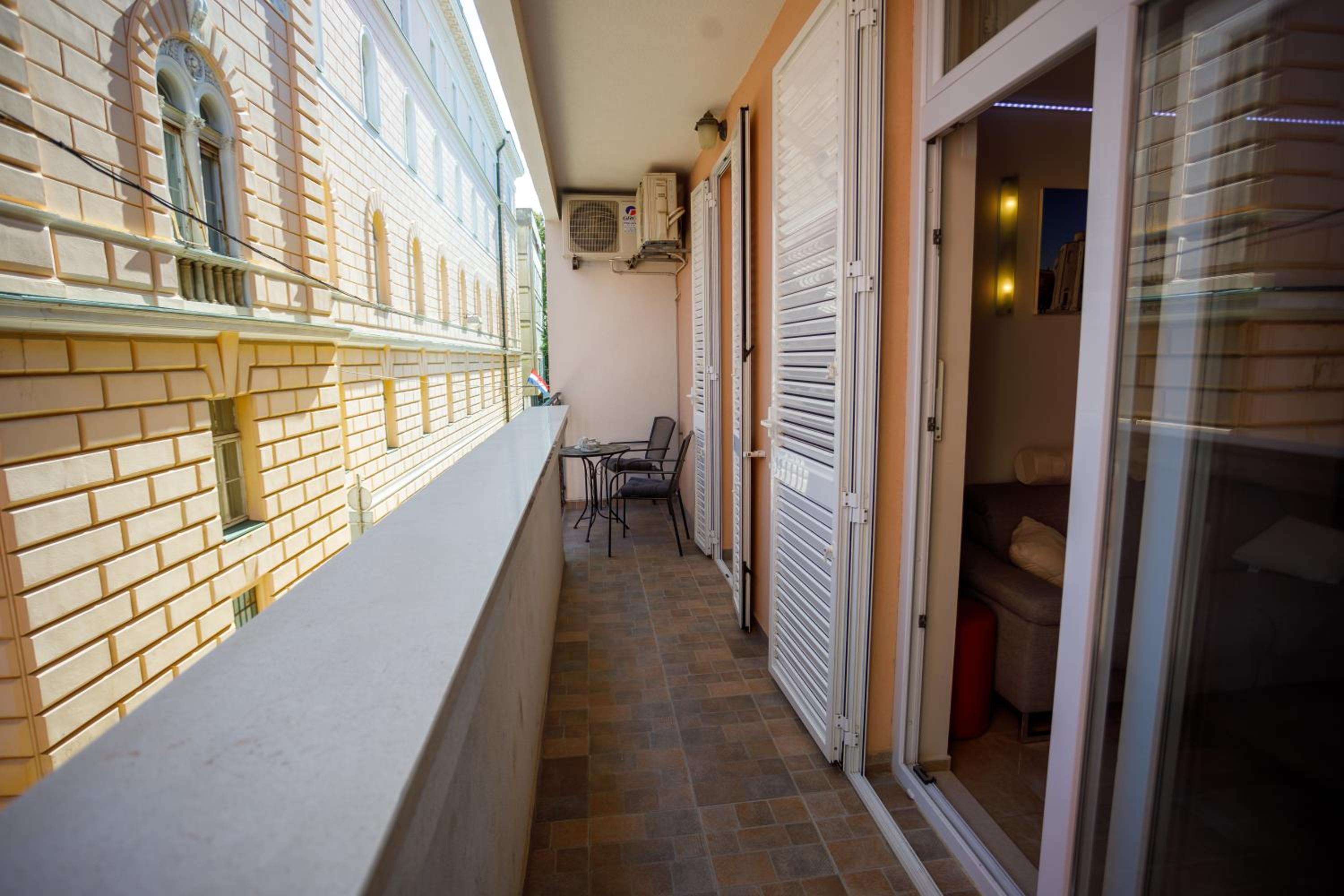 Two-Bedroom Apartment with Balcony - Photo 44