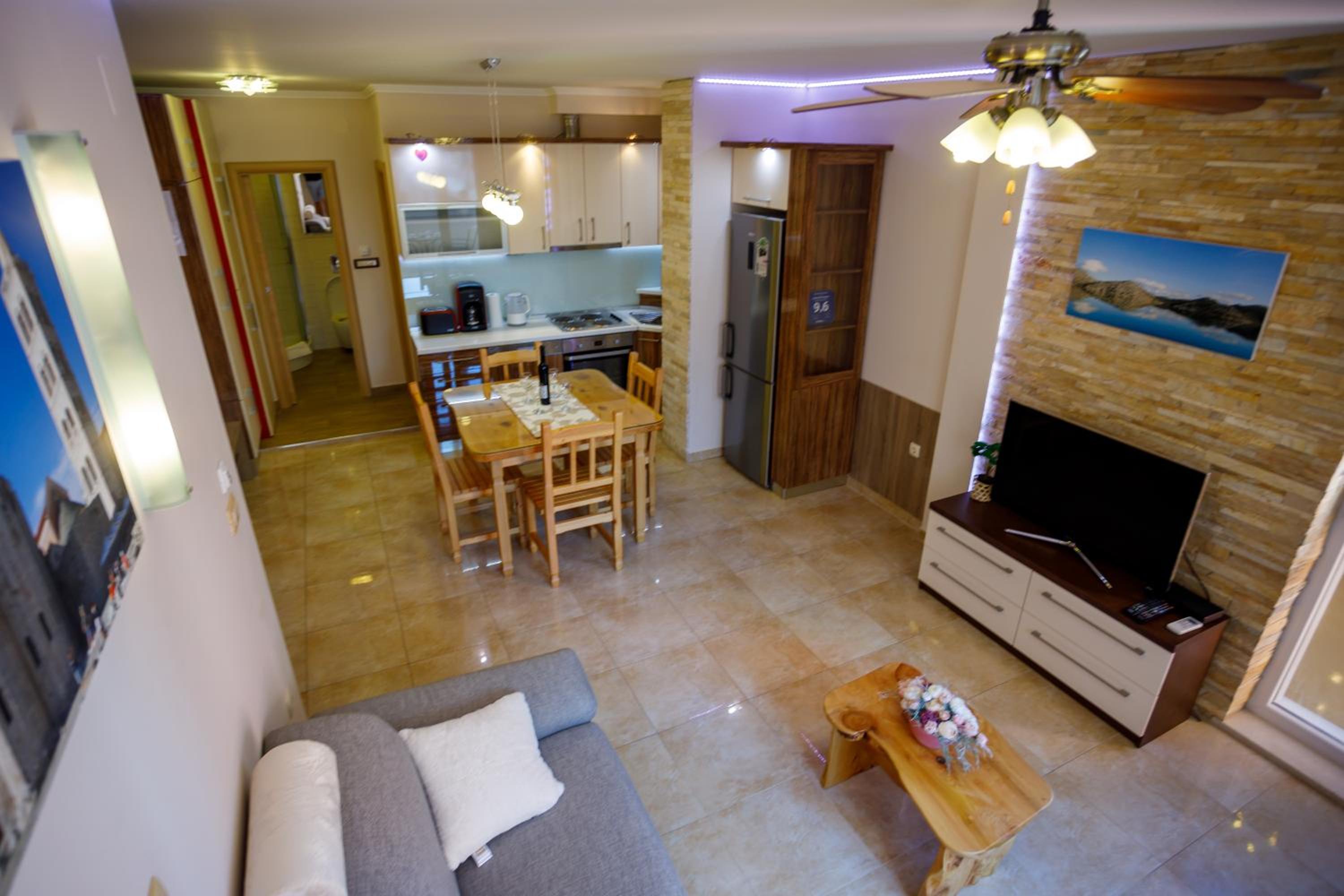 Two-Bedroom Apartment with Balcony - Photo 50