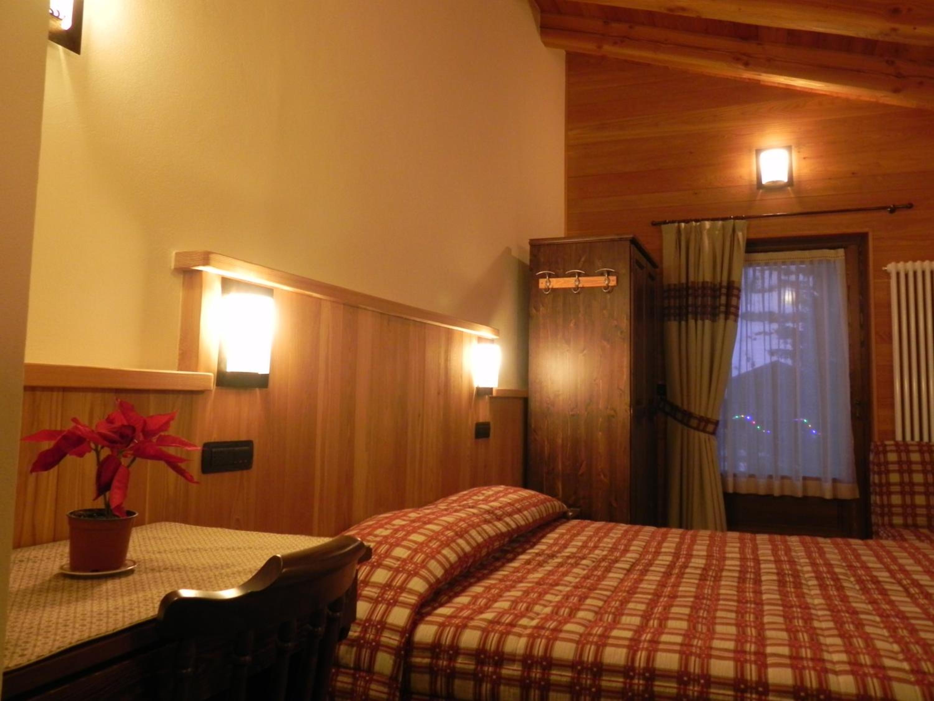 Family Room With Balcony (2 Adults + 2 Children)
