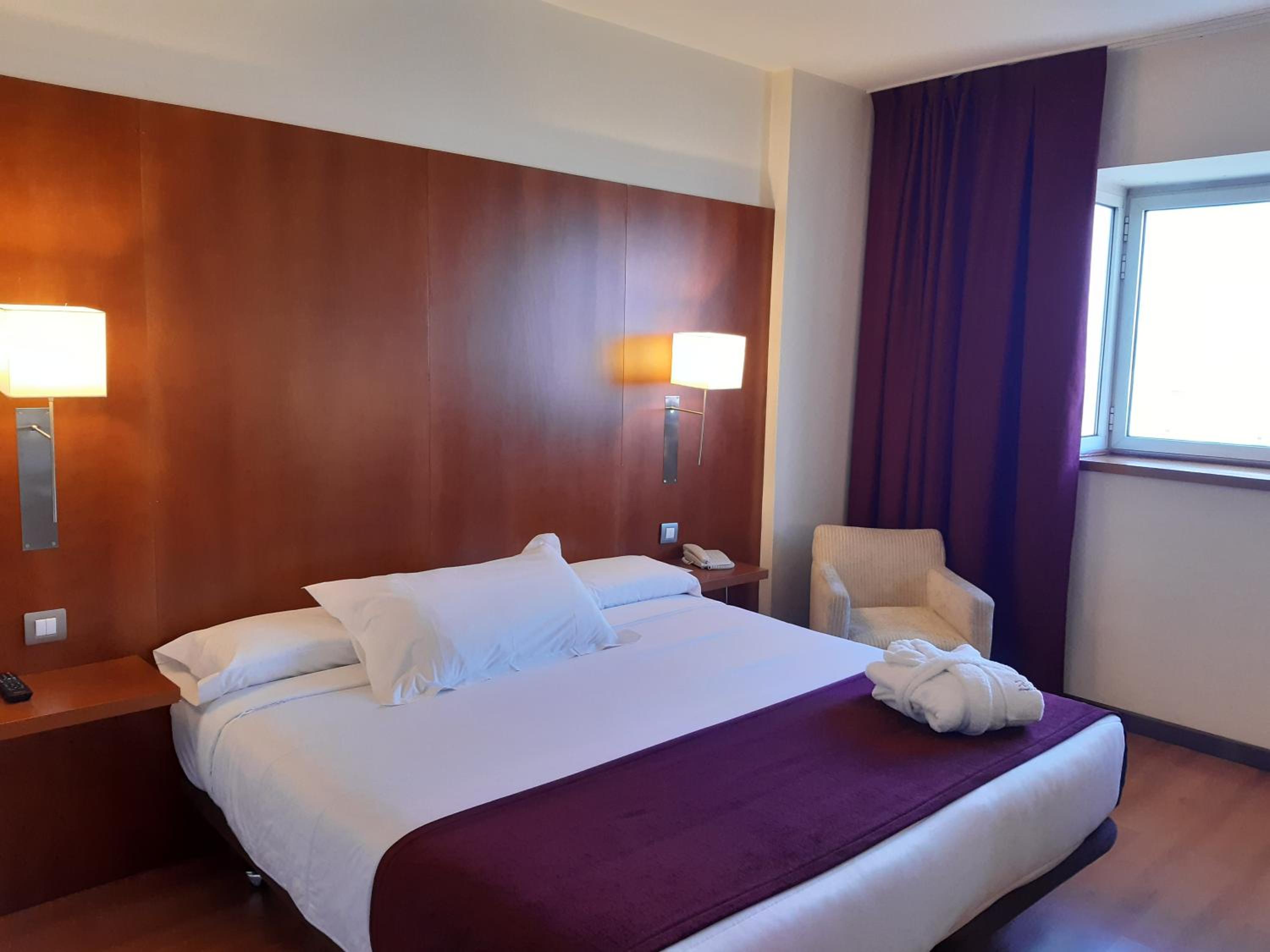 Double or Twin Room - Photo 3