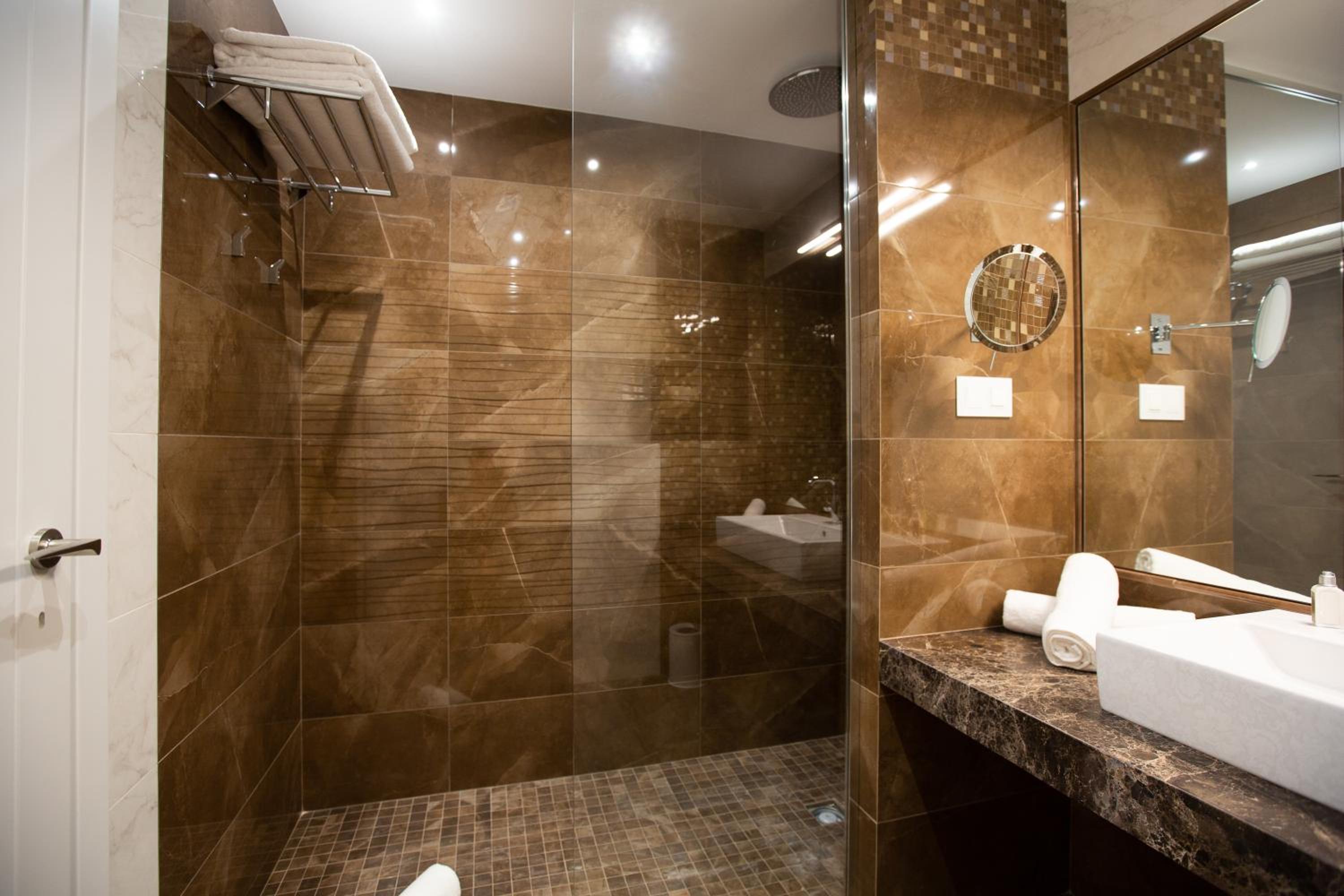 Superior Double Room - Photo 8