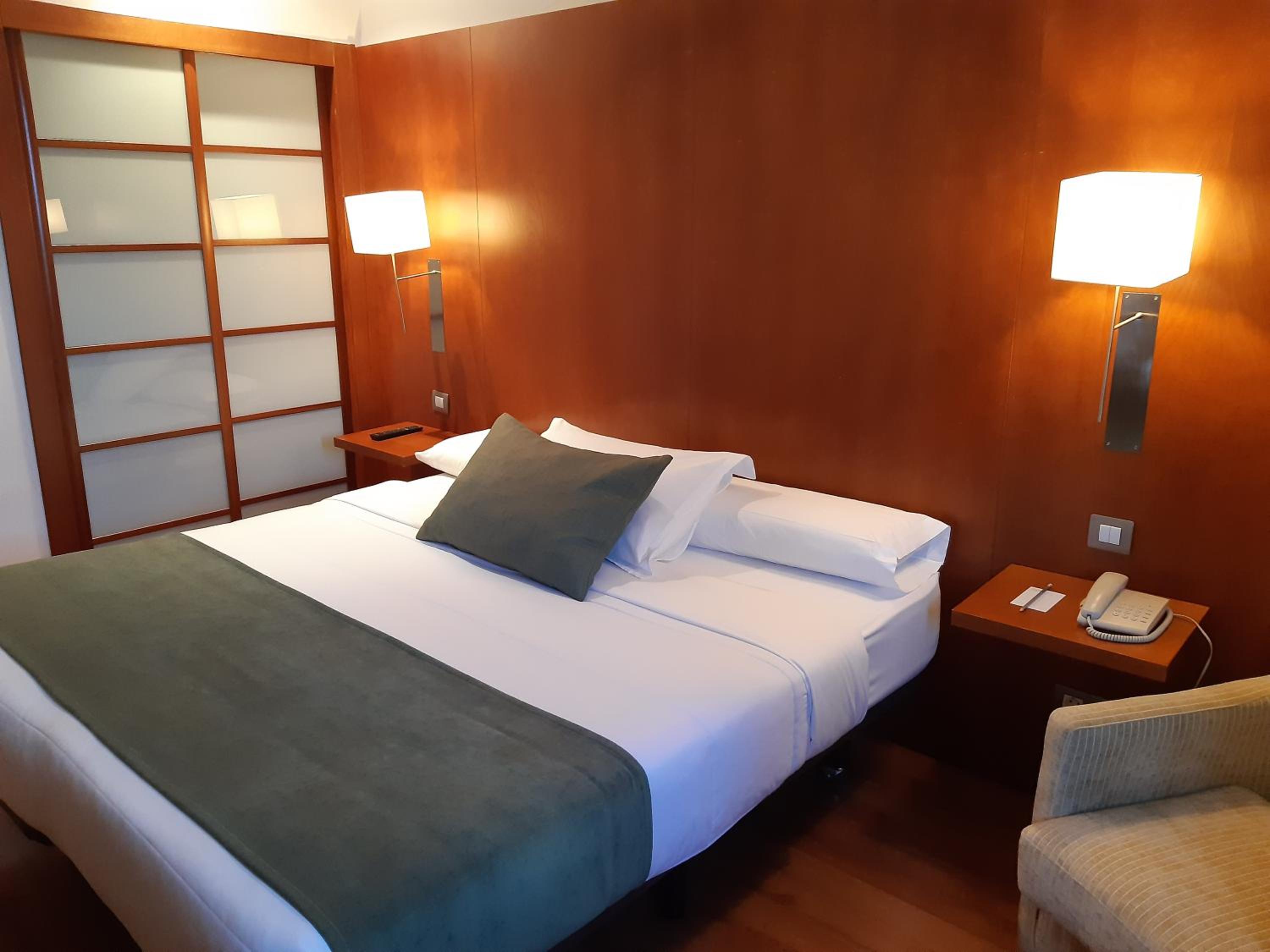 Double or Twin Room - Photo 4