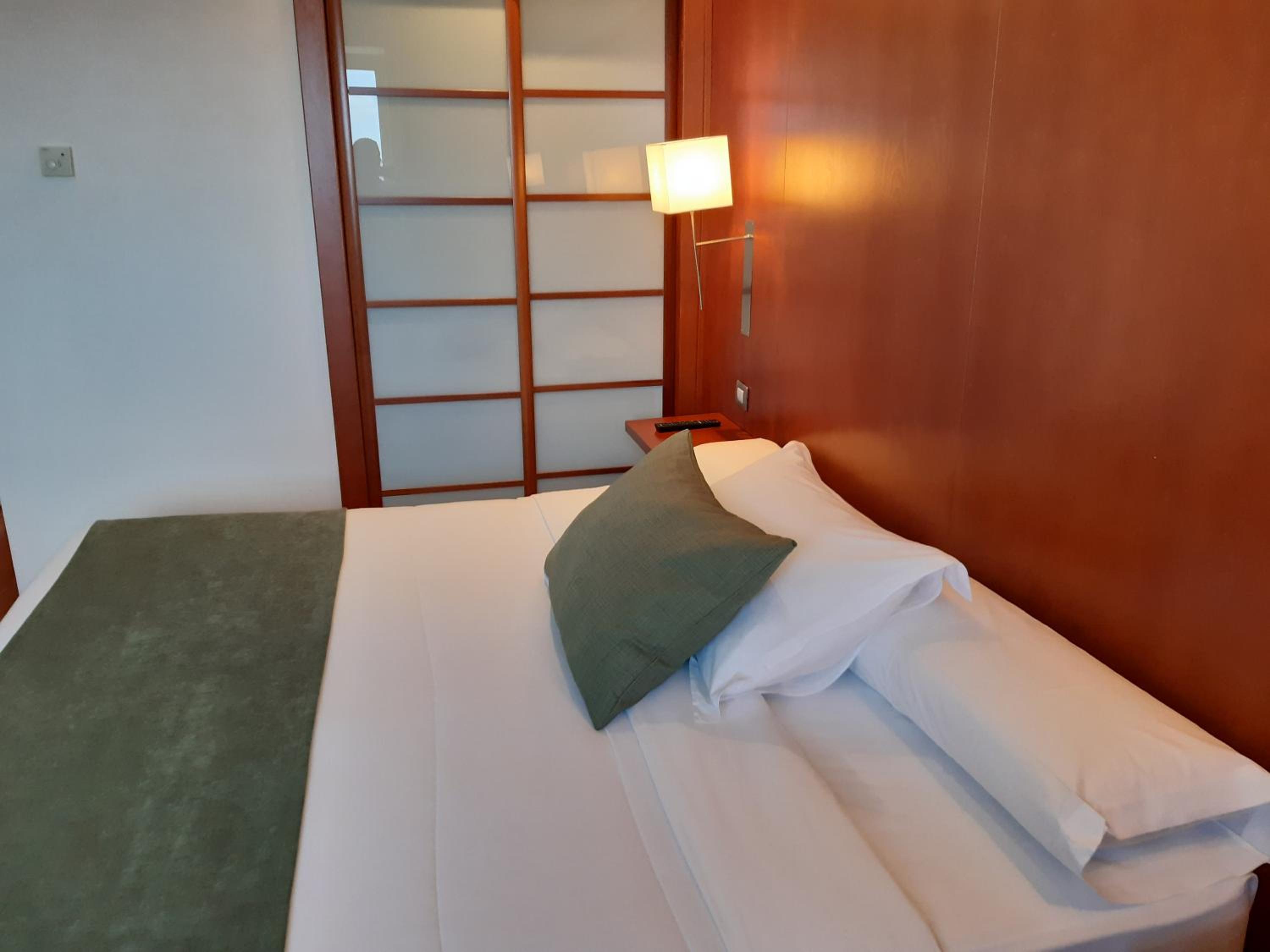 Double or Twin Room - Photo 5
