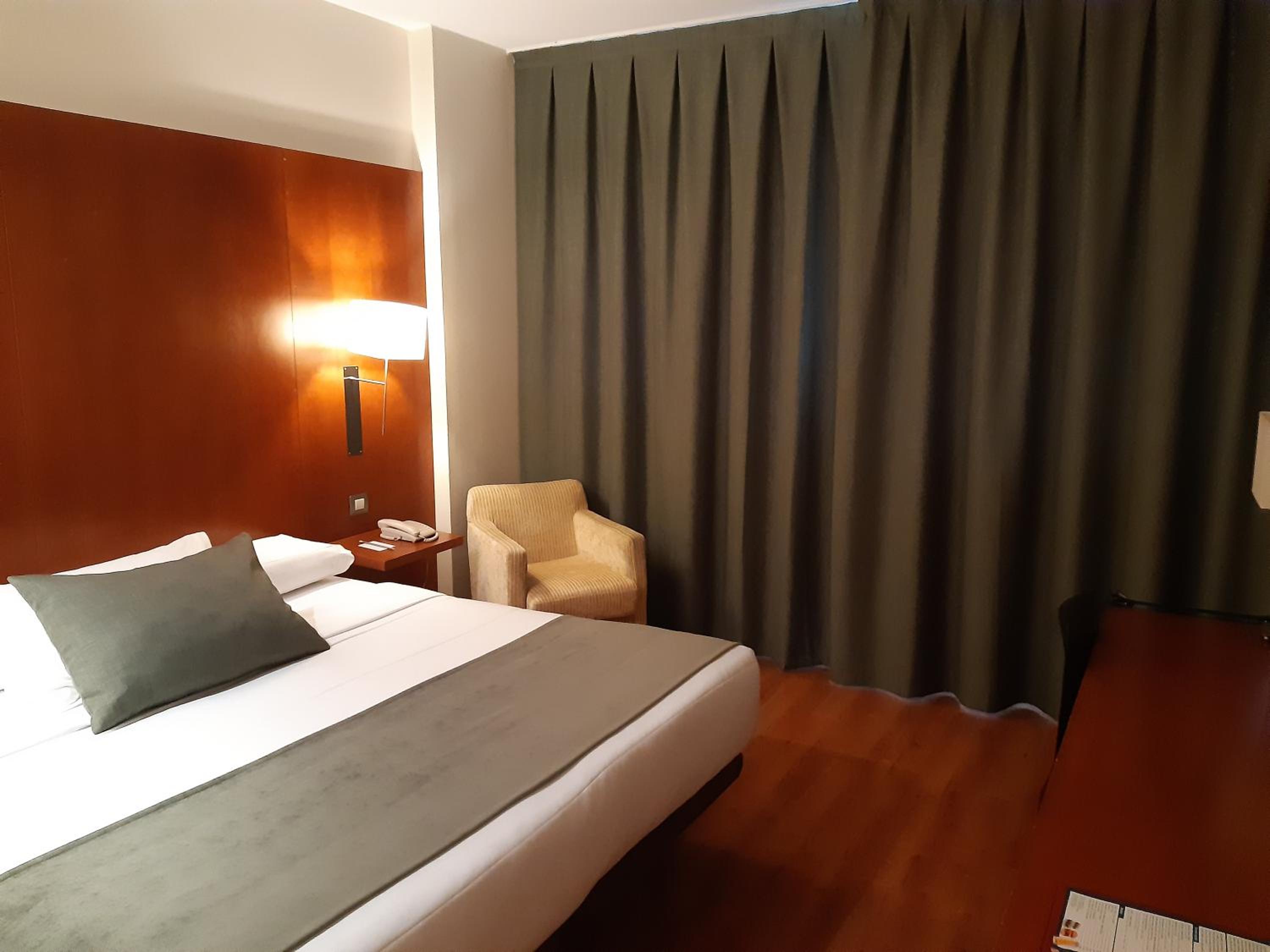 Double or Twin Room - Photo 6