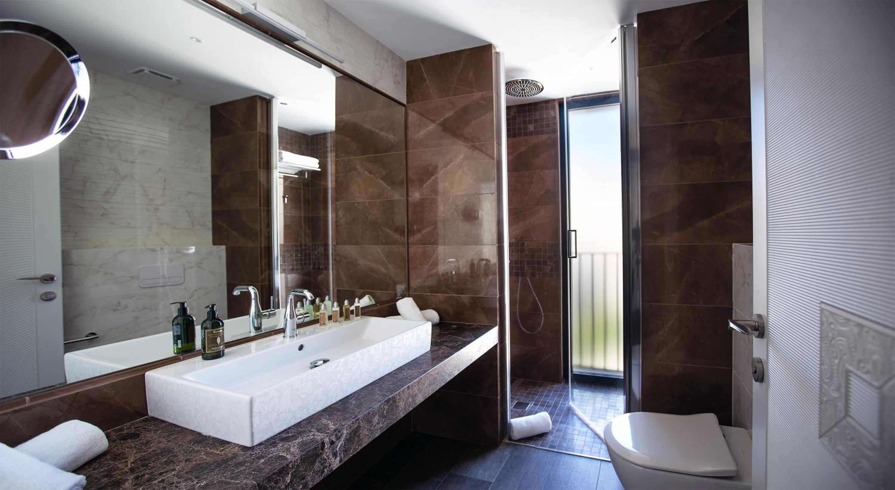 Standard Double or Twin Room - Photo 8