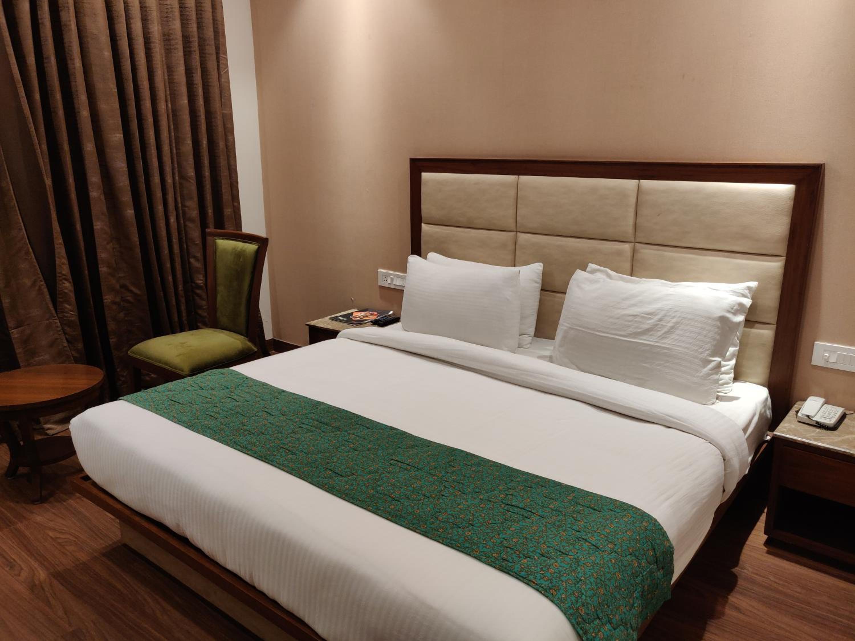 Day Use Room from 9am to 6pm only with railway station transfers
