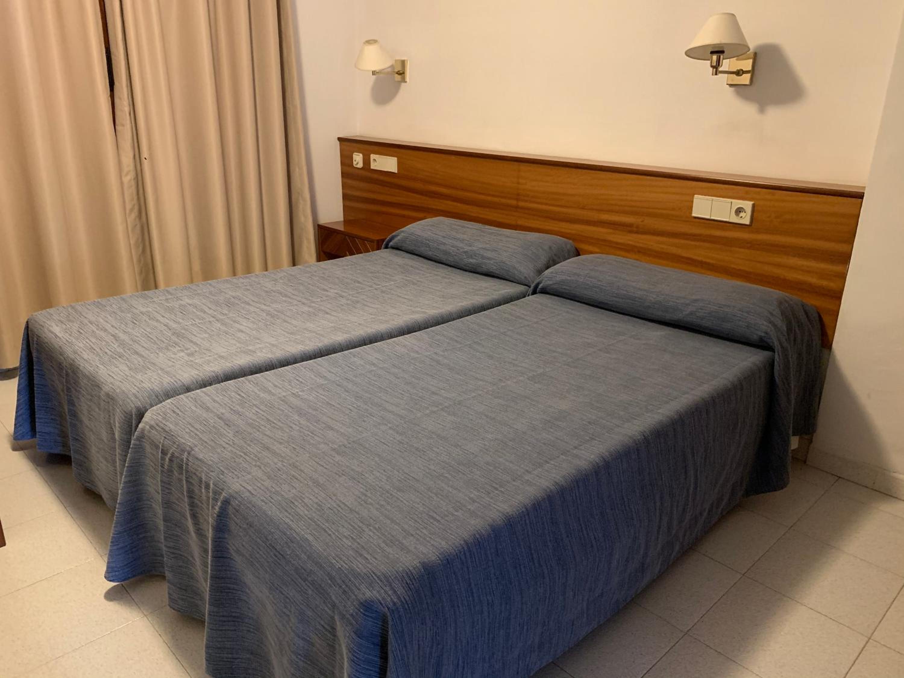 Apartamento de una habitación con vista a la calle (2 adultos)