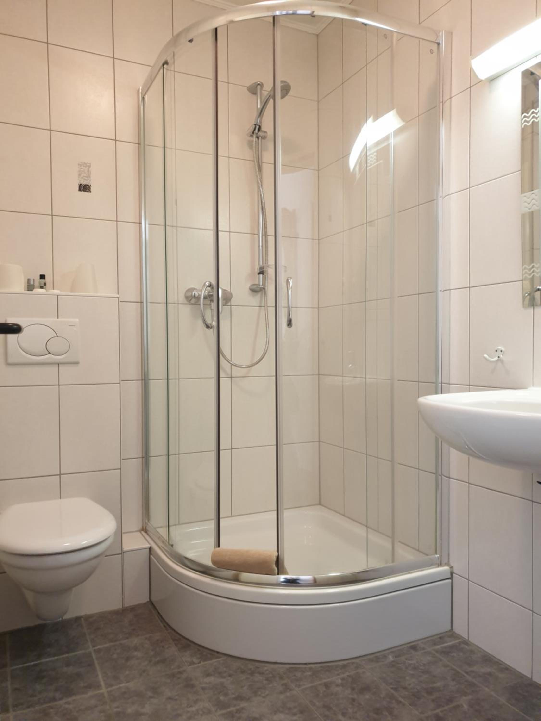 Doppelzimmer mit und ohne Klimaanlage (Check-In max. 20h/08:00p.m.) - Photo 10
