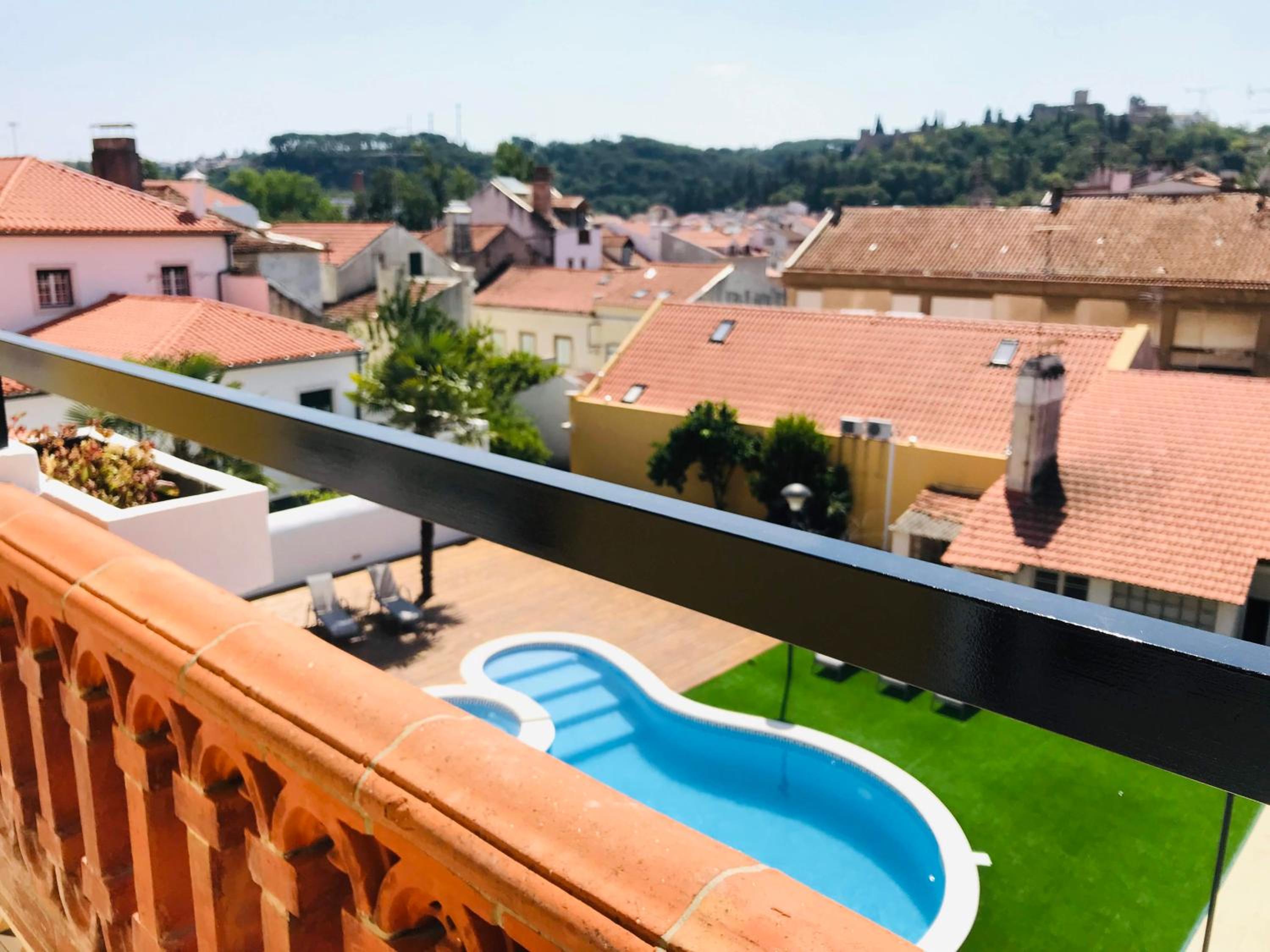 Suite with Pool View - Photo 3