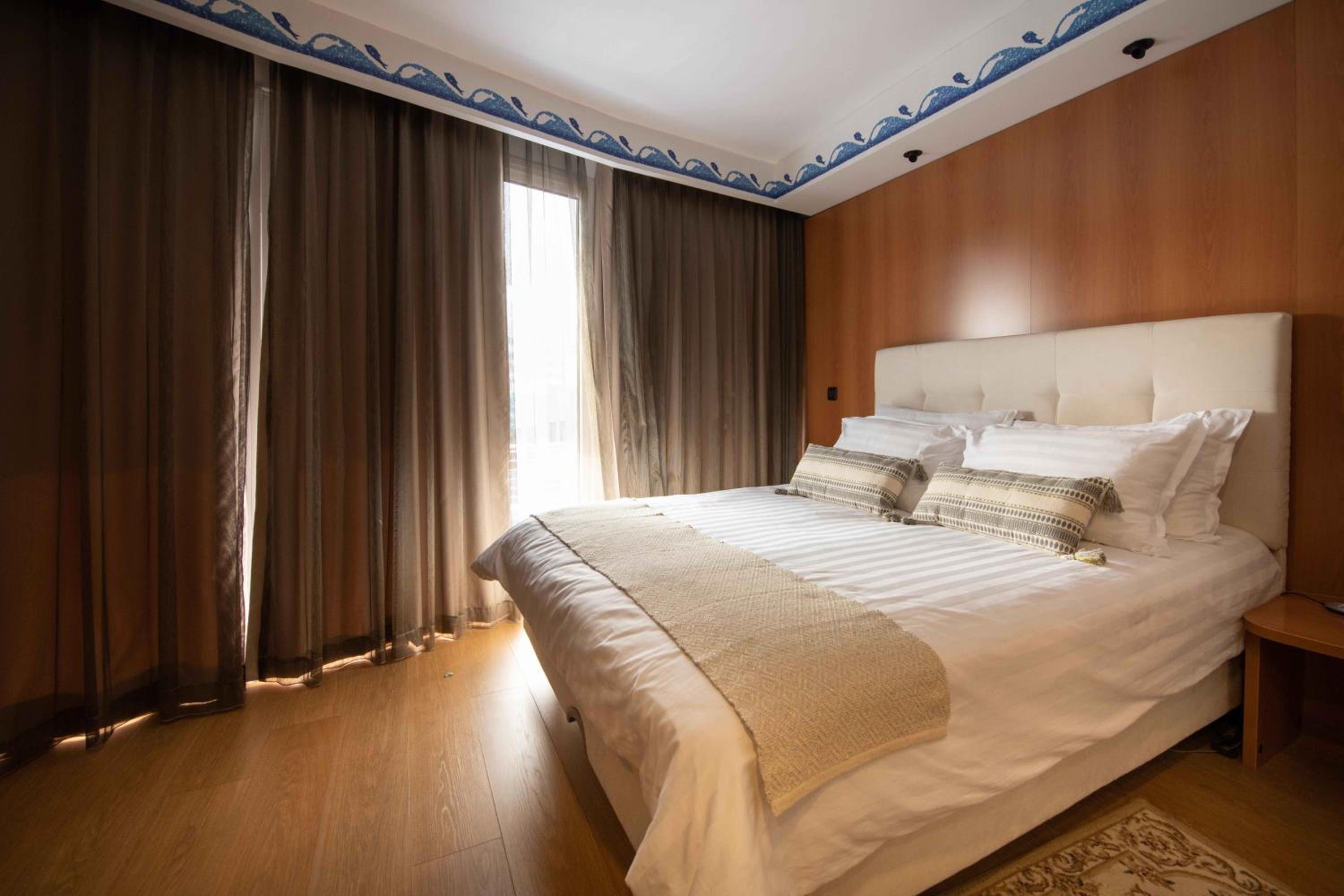 Executive Deluxe Suite - 2 Room, Big Terrace With Hot Tub+Kitchenette - 4 adults + 1 child - 223 ft²  photo 1