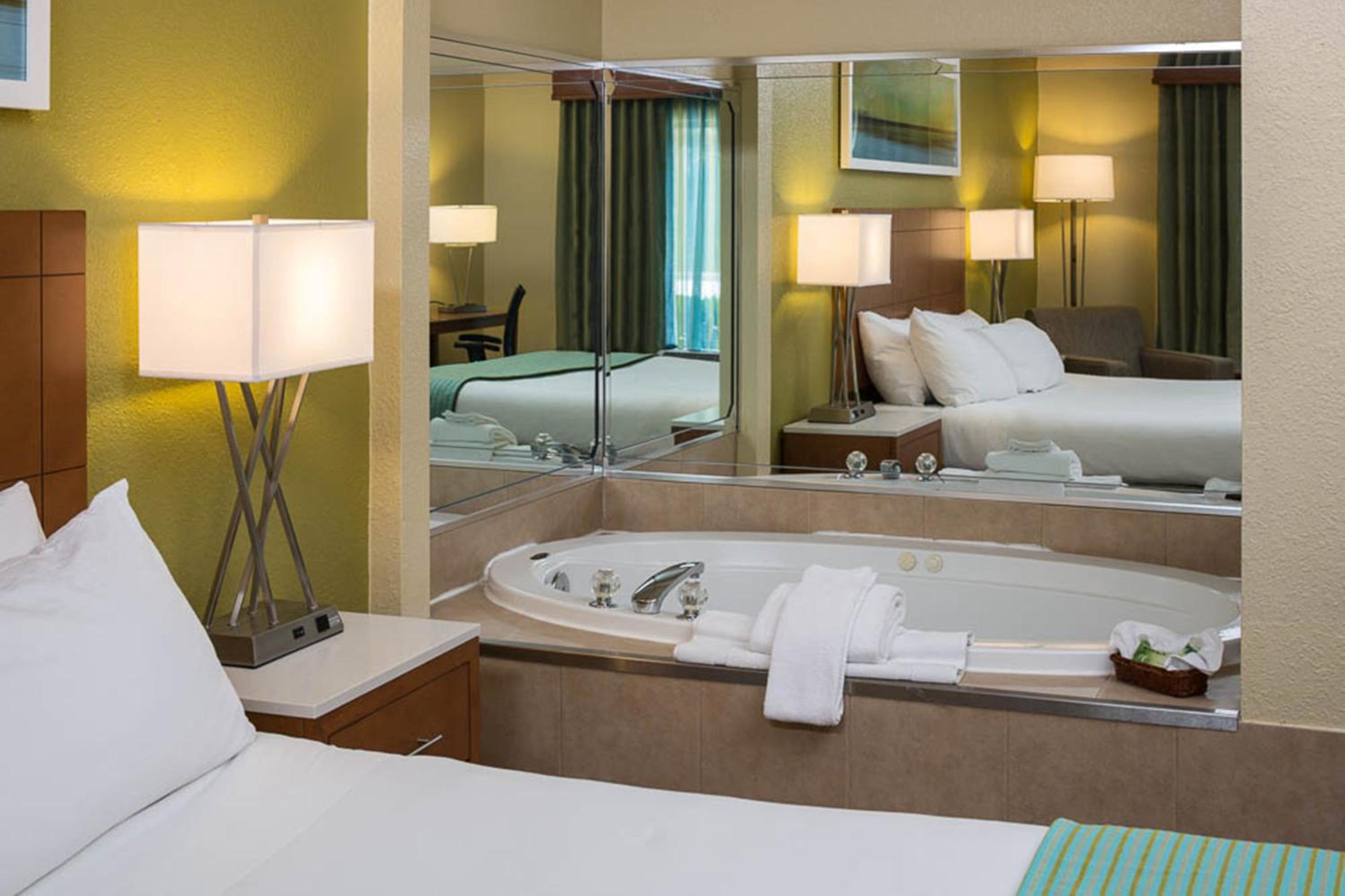 Standard King Room - Photo 3