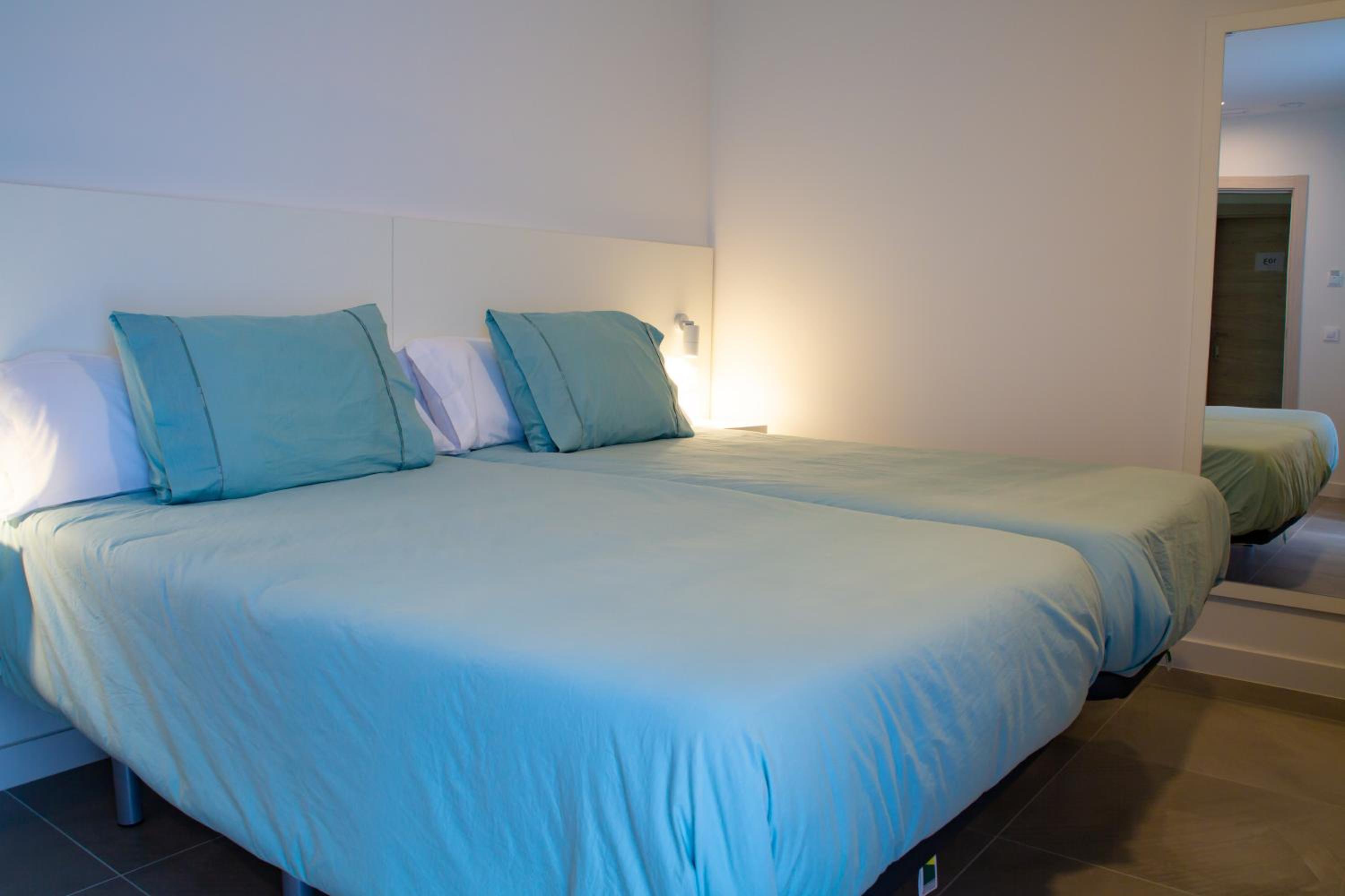 Twin Room - Photo 9