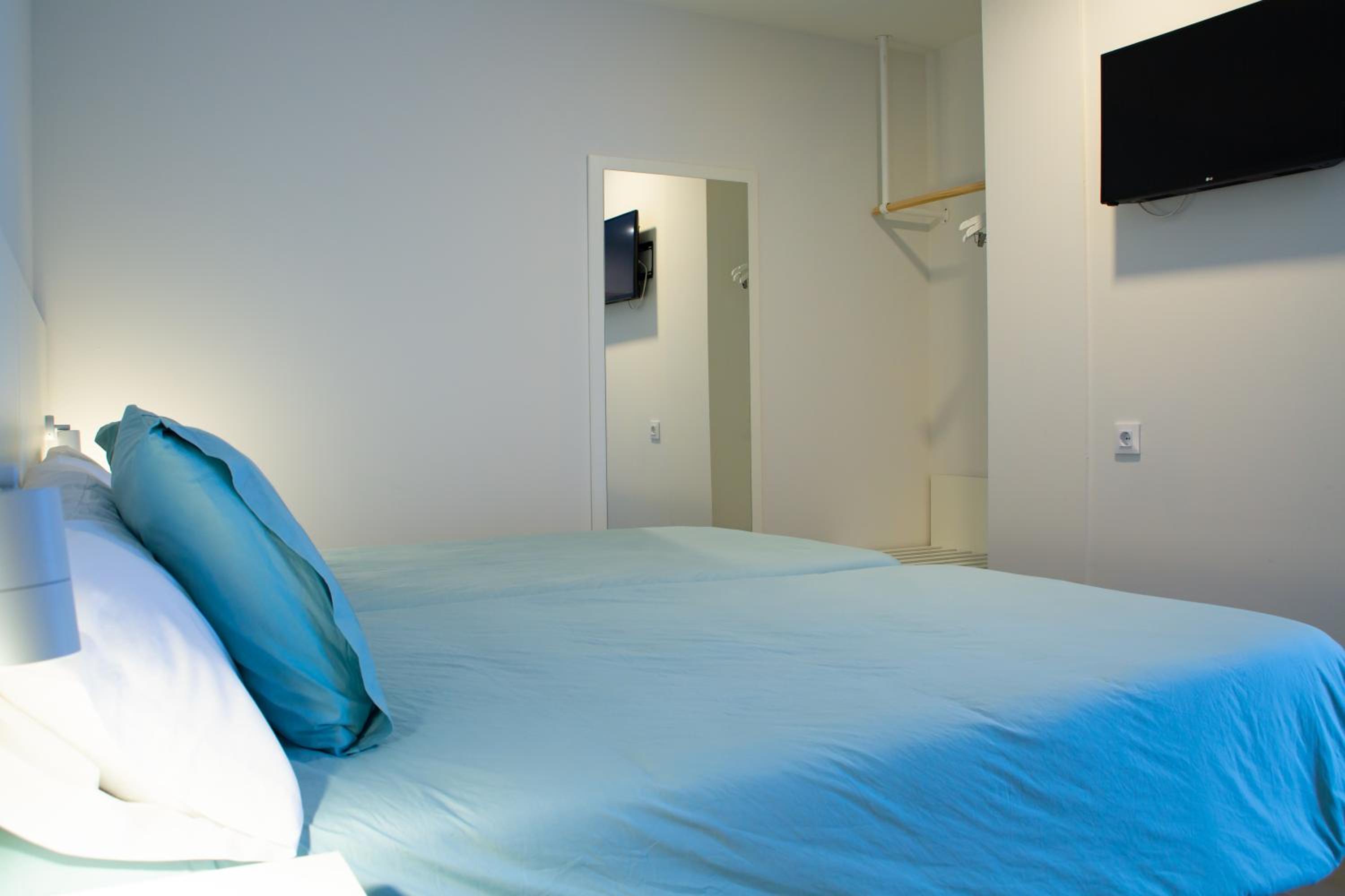 Twin Room - Photo 5