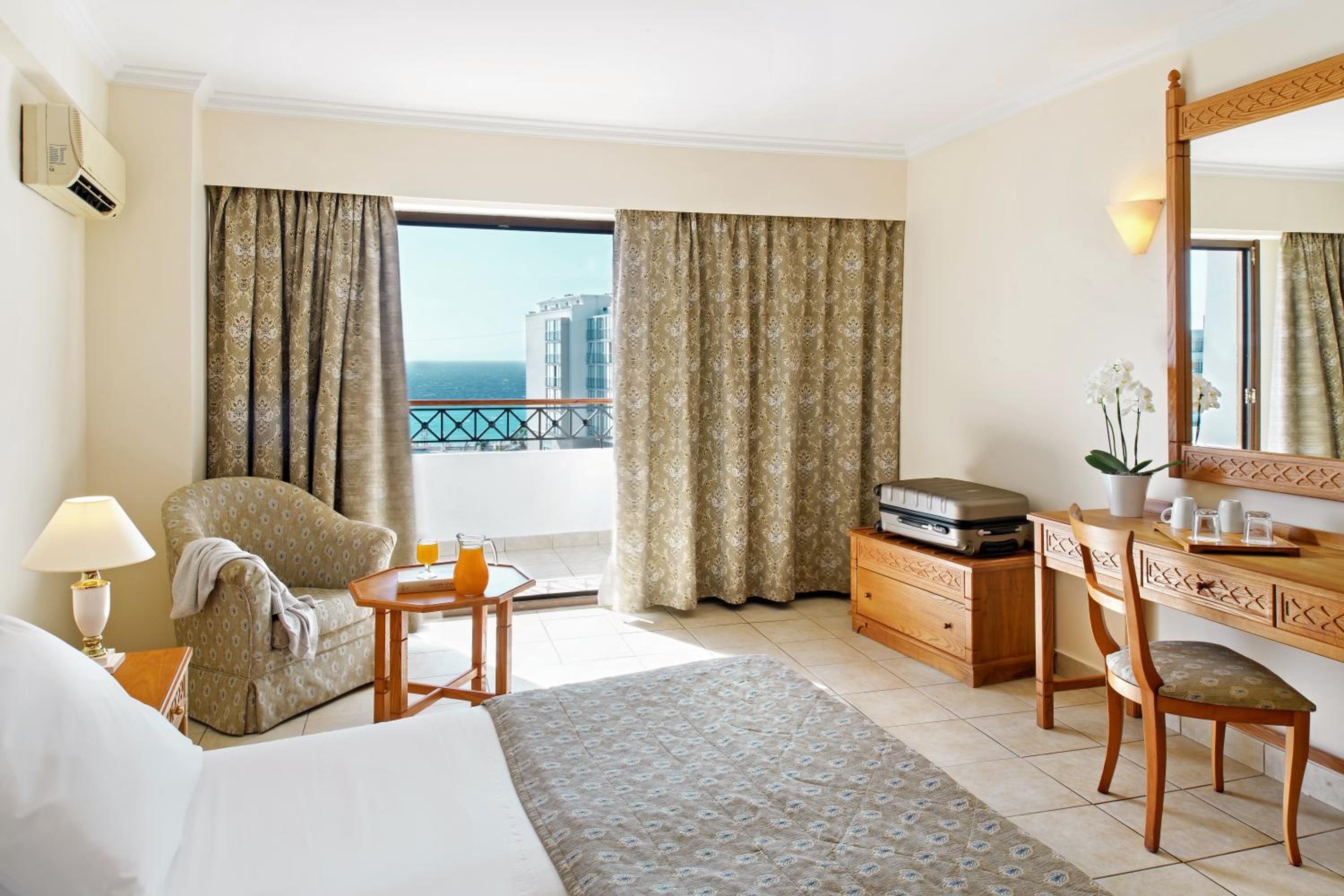 Suite - Photo 4