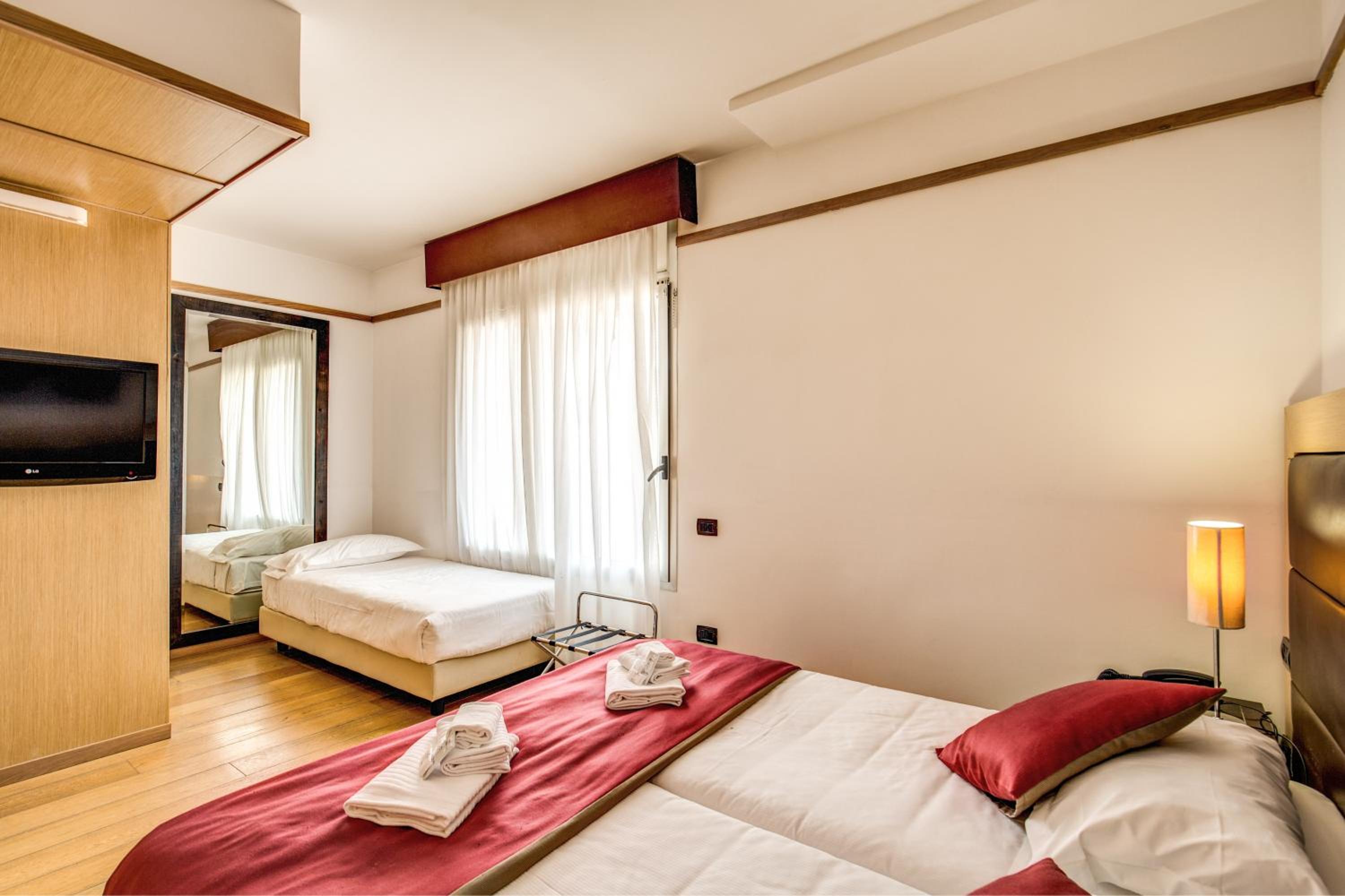 Standard Triple Room photo 2