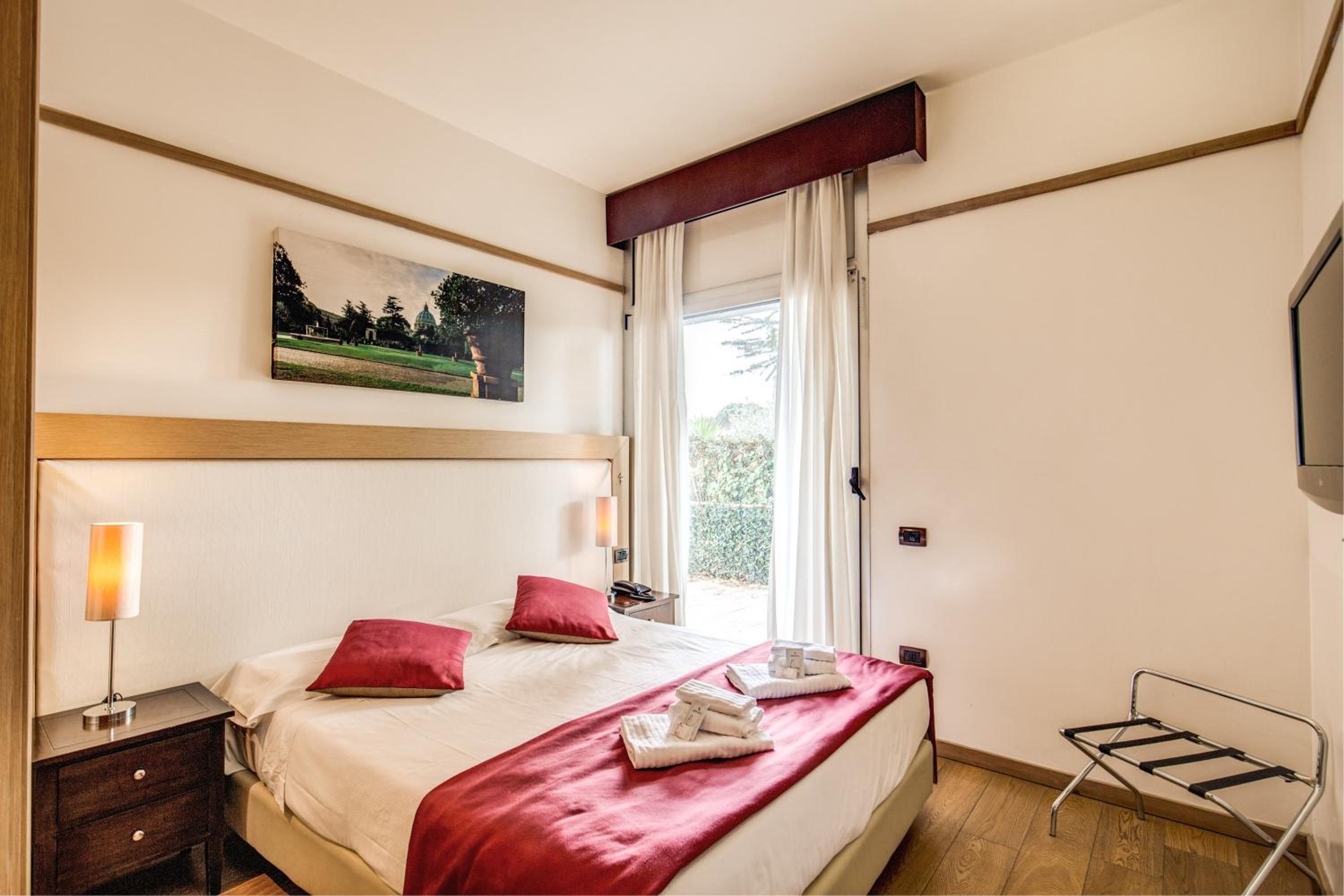 Standard Double or Twin Room photo 3