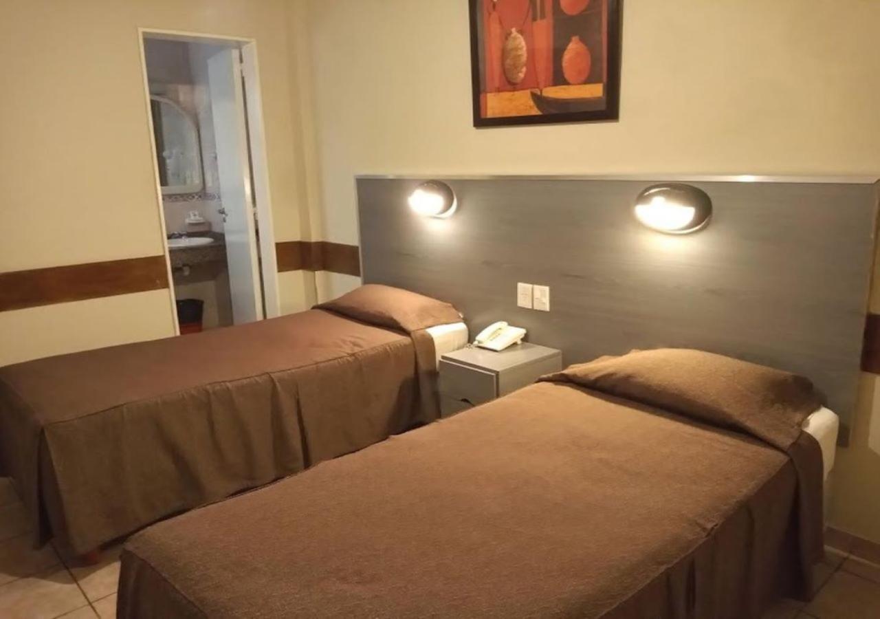 Standard Twin Room photo 2