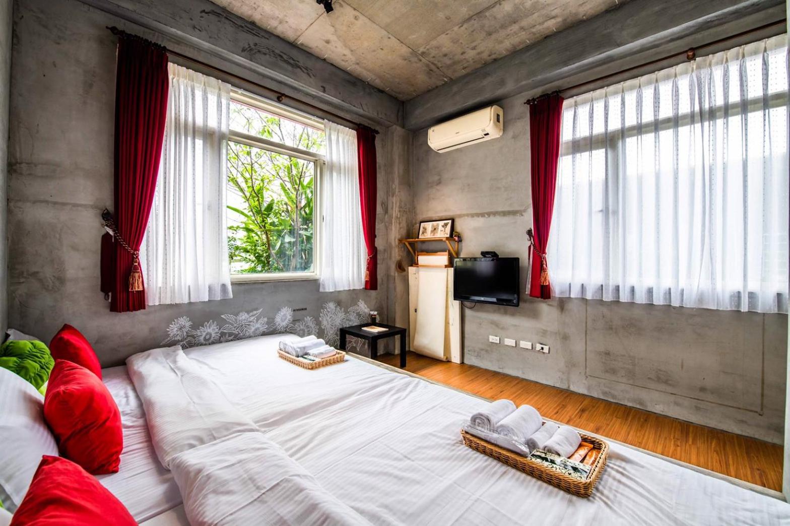 Quadruple Room with Private Bathroom photo 2