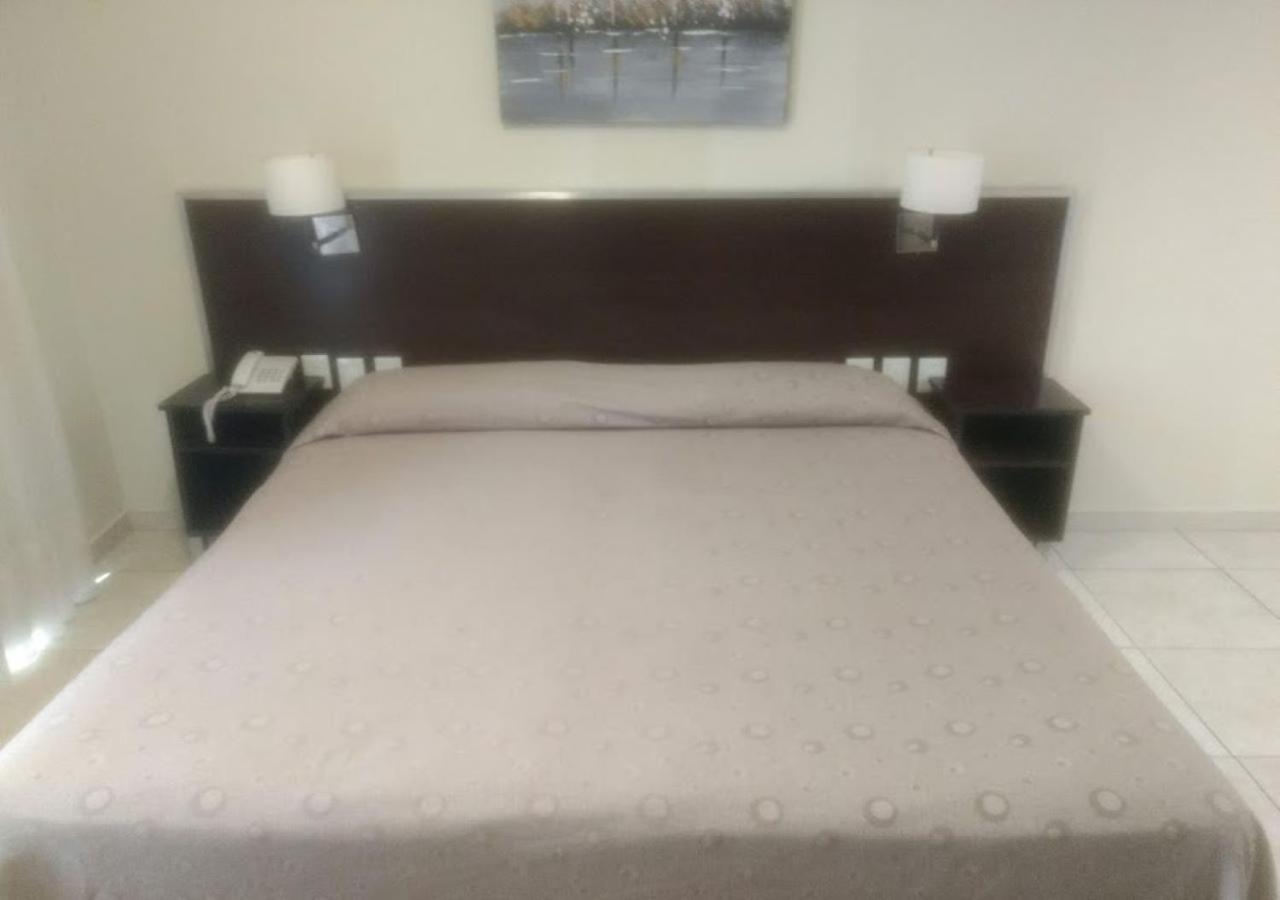 Deluxe King Suite photo 3