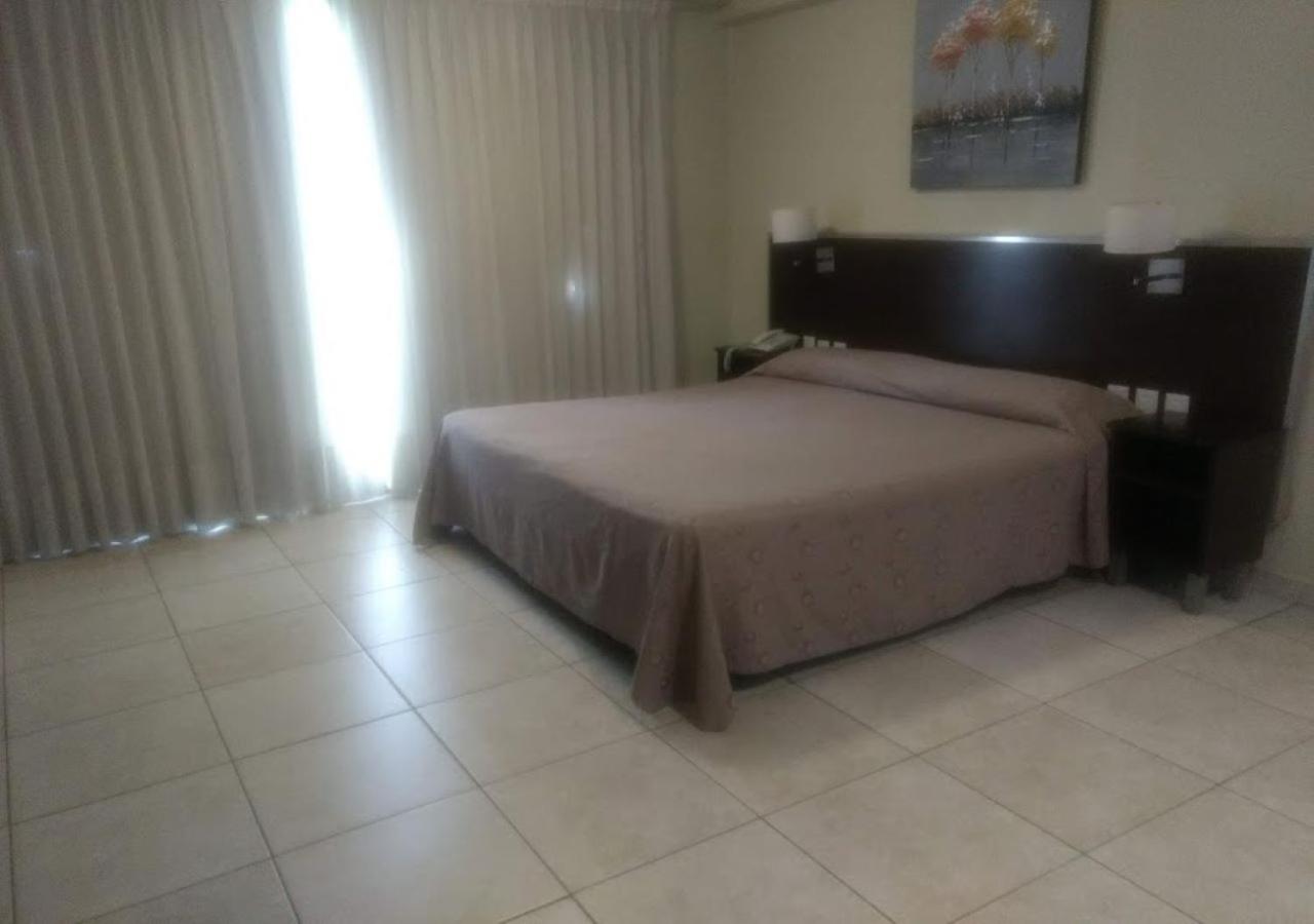 Deluxe King Suite photo 1