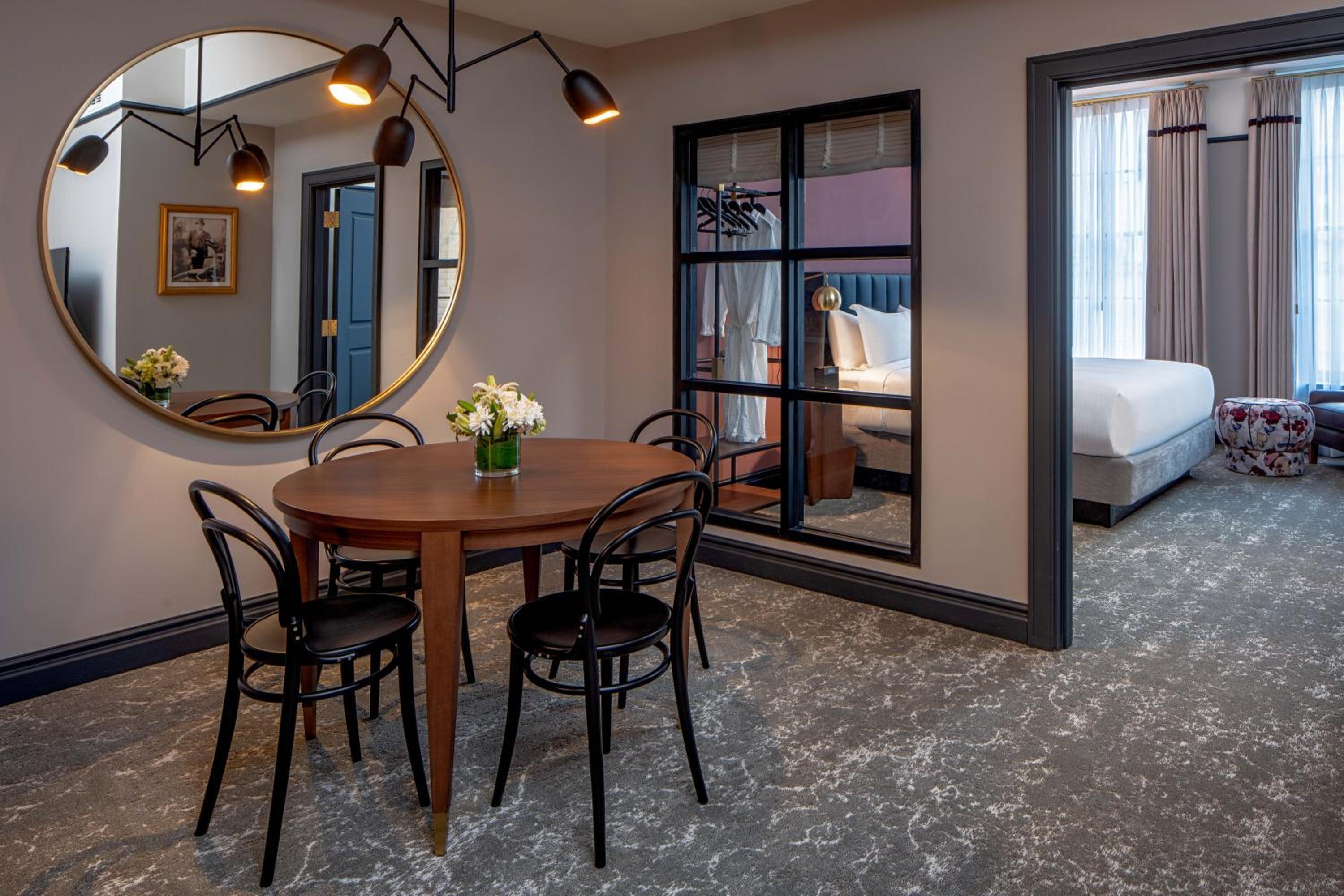 Publishers King Suite - Photo 1