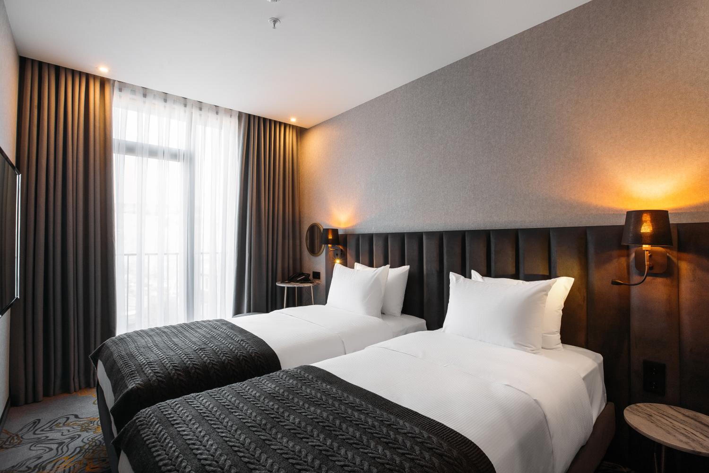 Standard Twin Room - Photo 3
