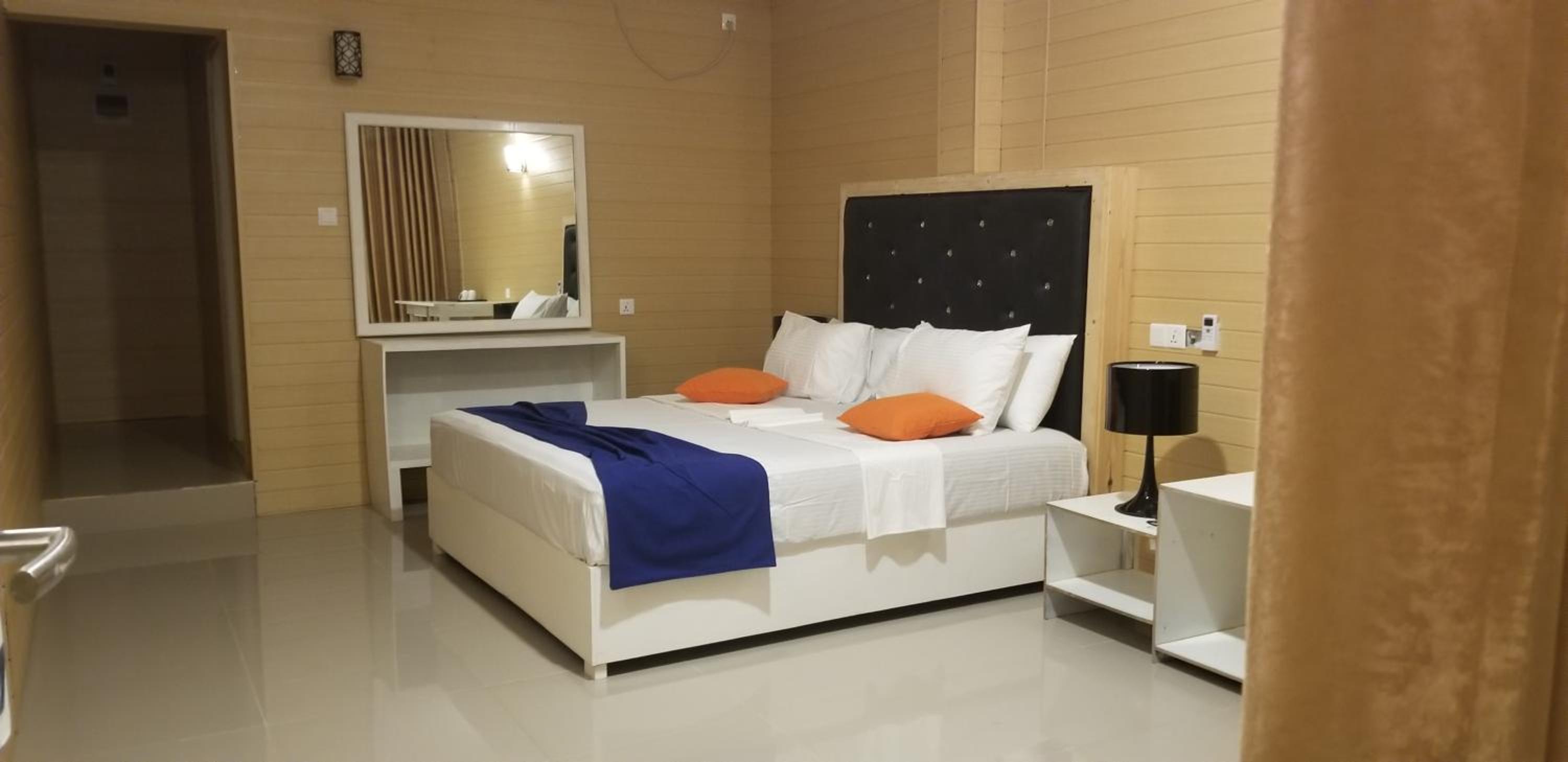 Quadruple Room with Sea View - Photo 4