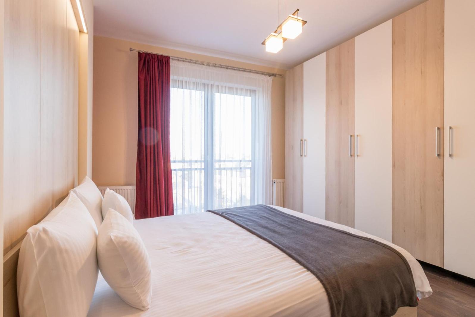 One-Bedroom Apartment - Photo 2