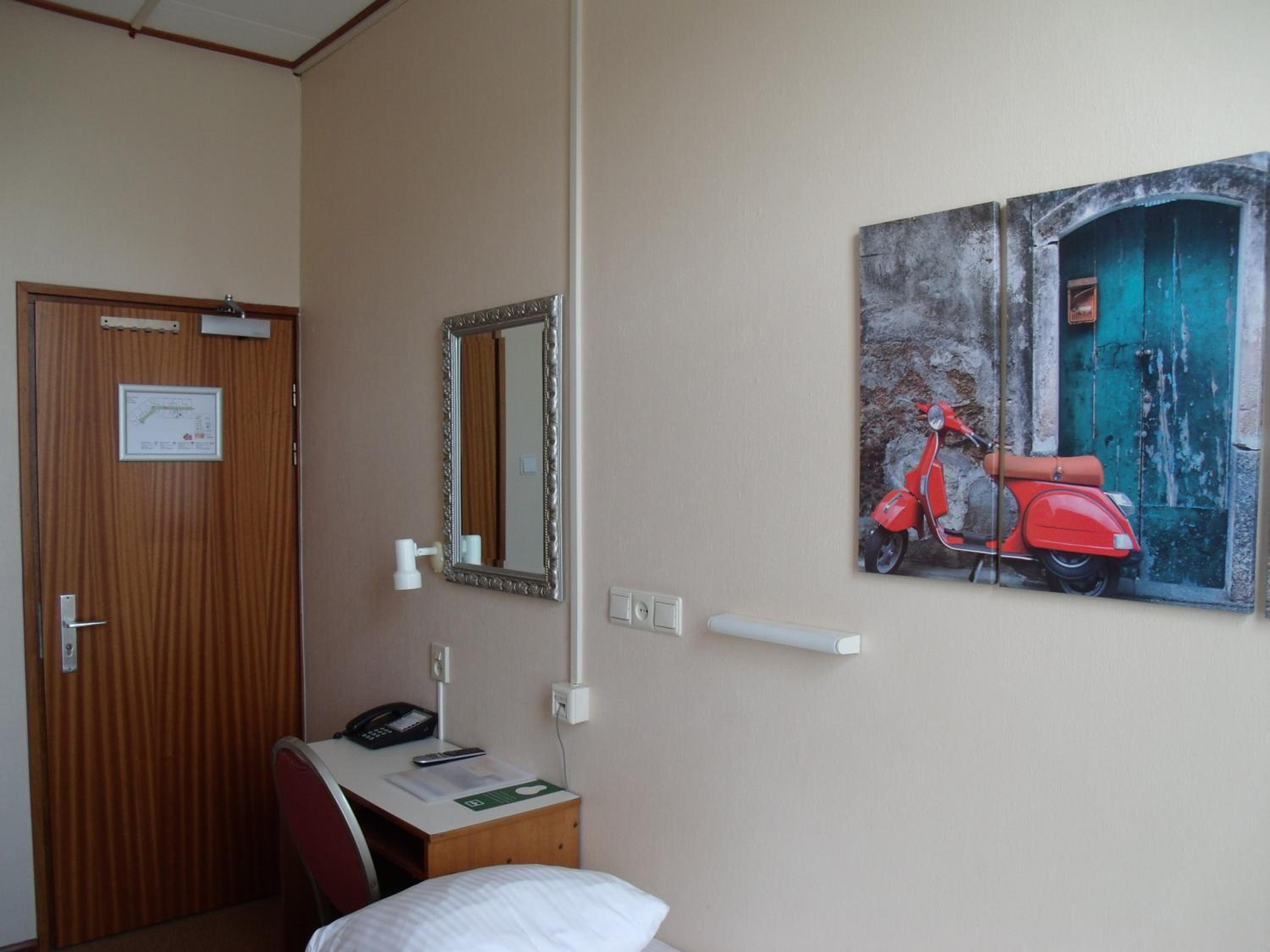 Budget Single Room photo 3