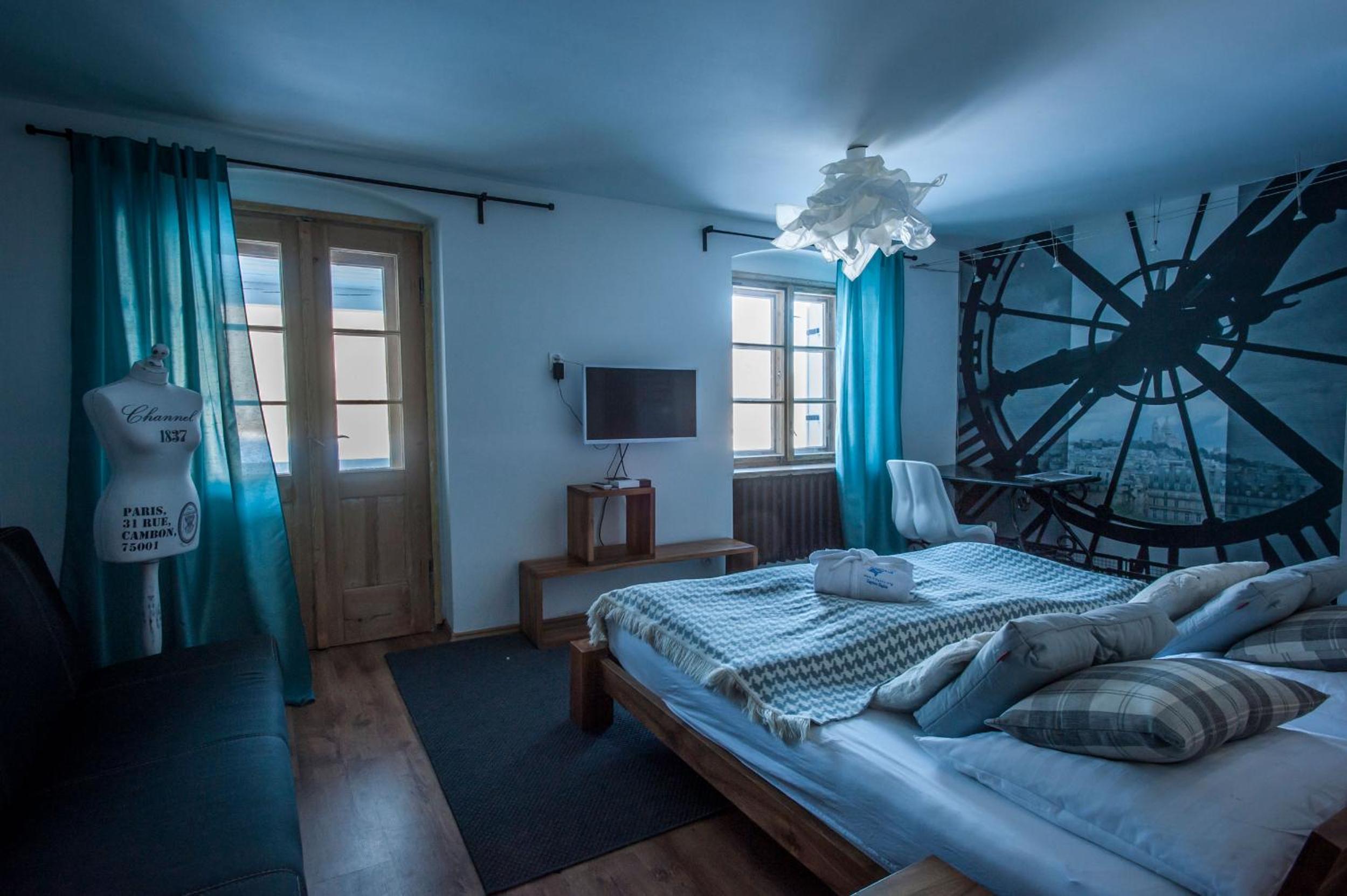 King Room with Lake View - Photo 1