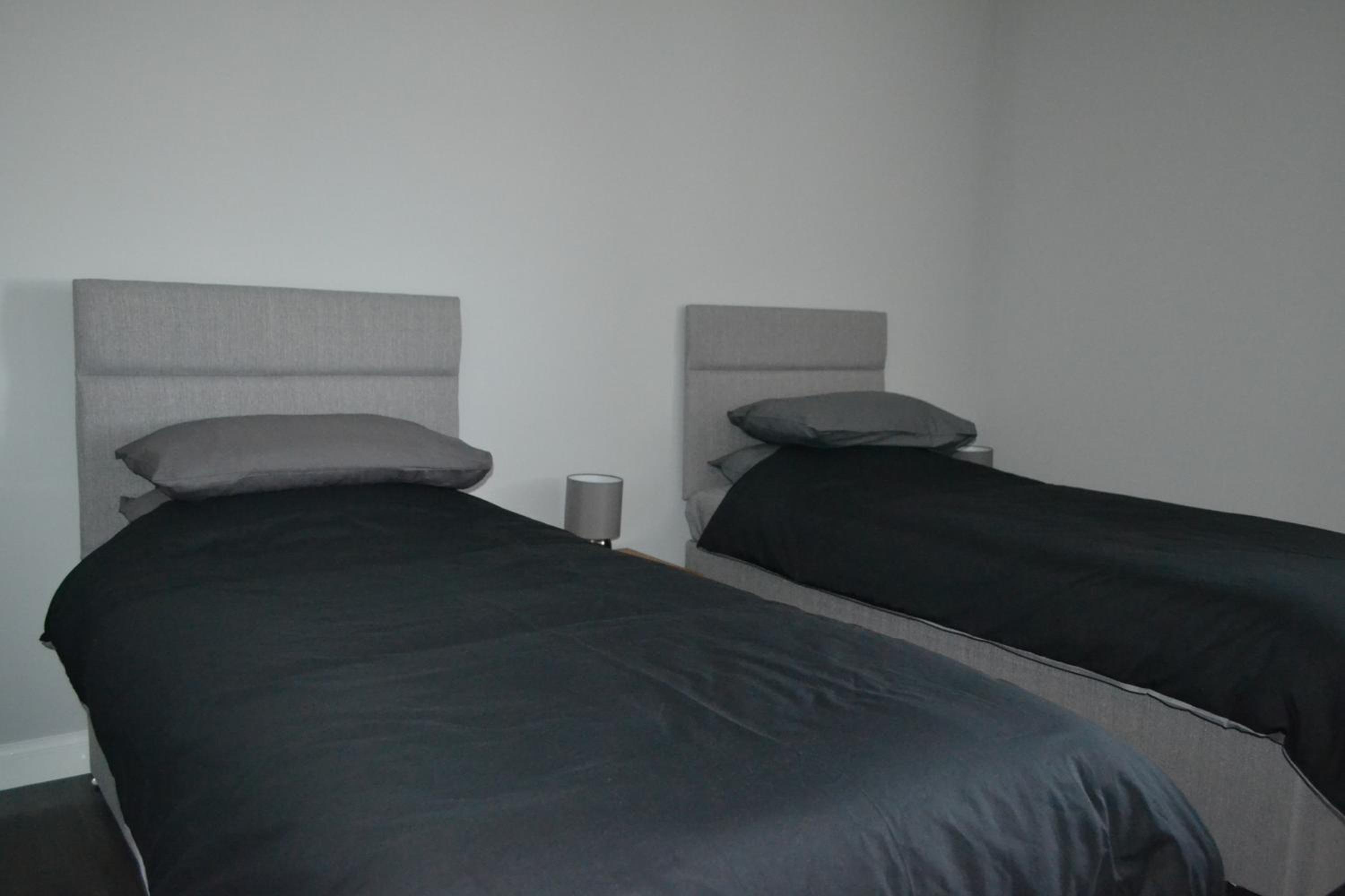 One-Bedroom Apartment photo 1