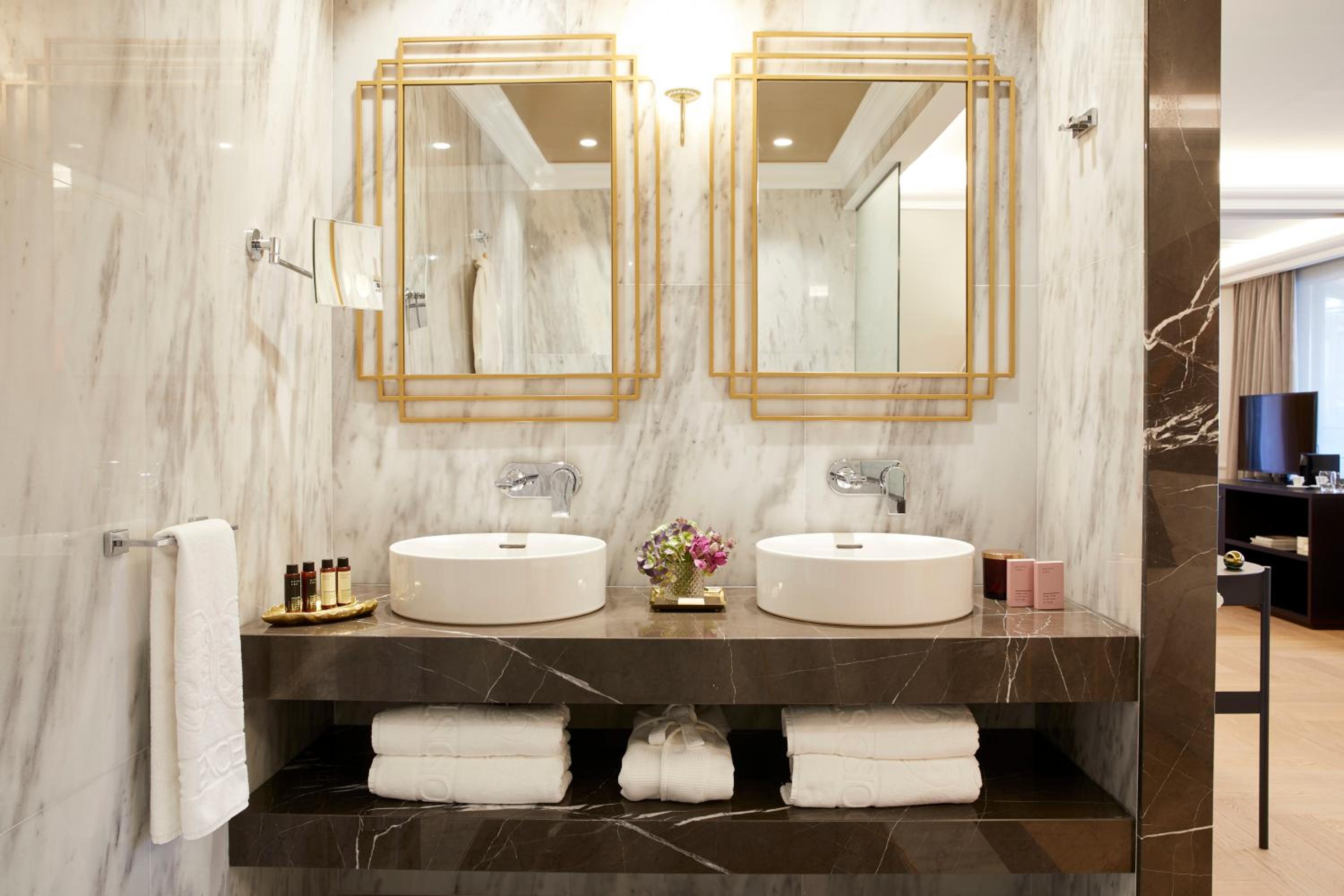 Penthouse Suite - Photo 3