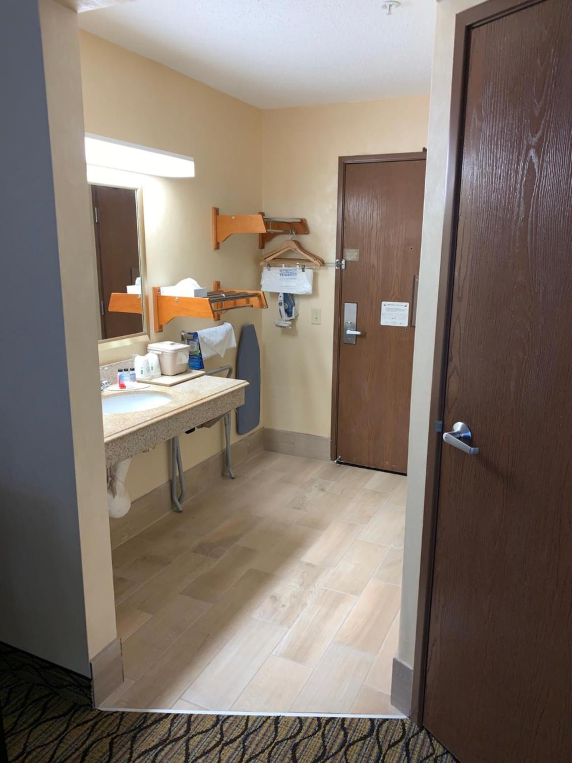 Queen Room - Disability Access/Non-Smoking - Photo 2