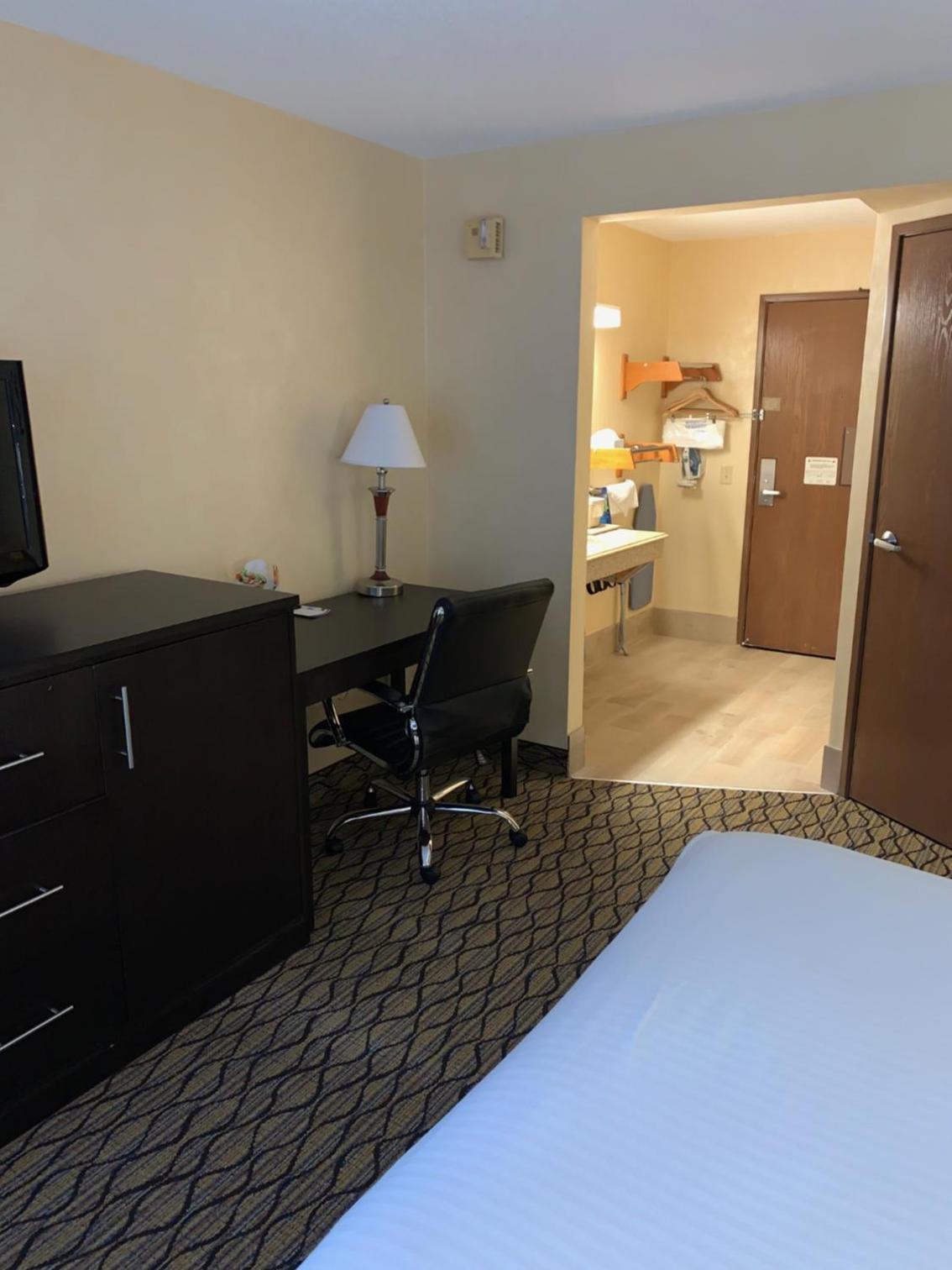 Queen Room - Disability Access/Non-Smoking - Photo 3