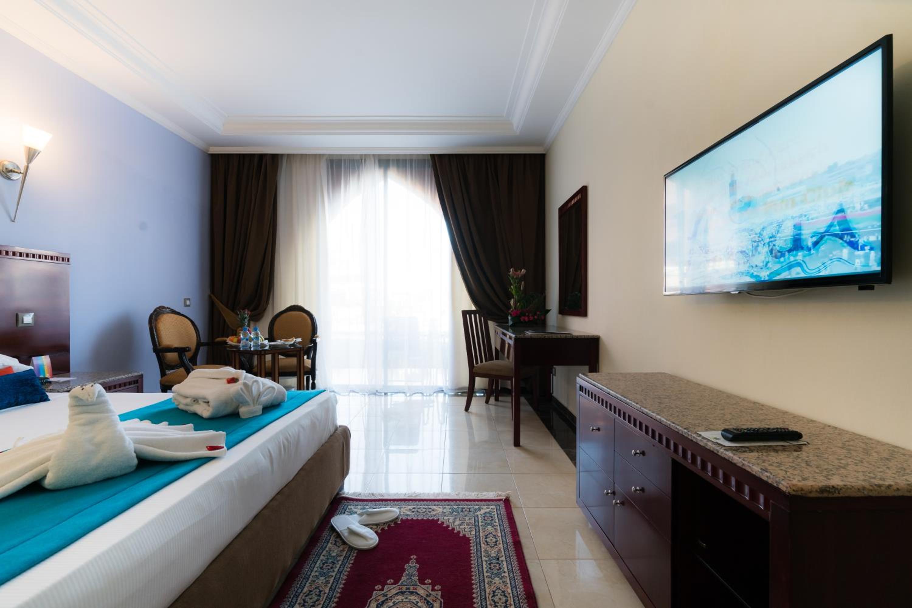 Deluxe Double Room with One Double Bed and 2 Adults Occupancy (Non Smoking)
