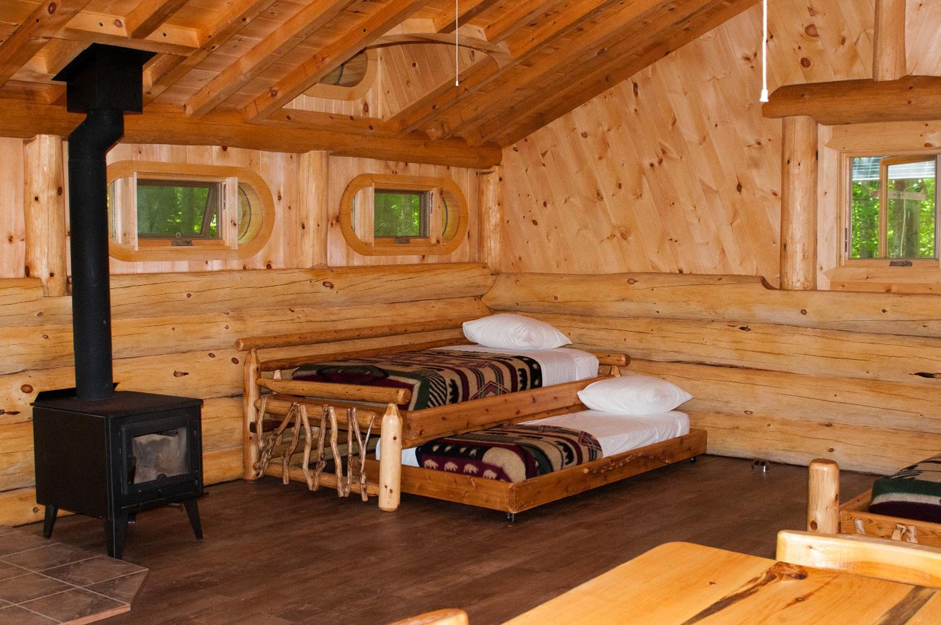 Cabane en bois rond photo 1