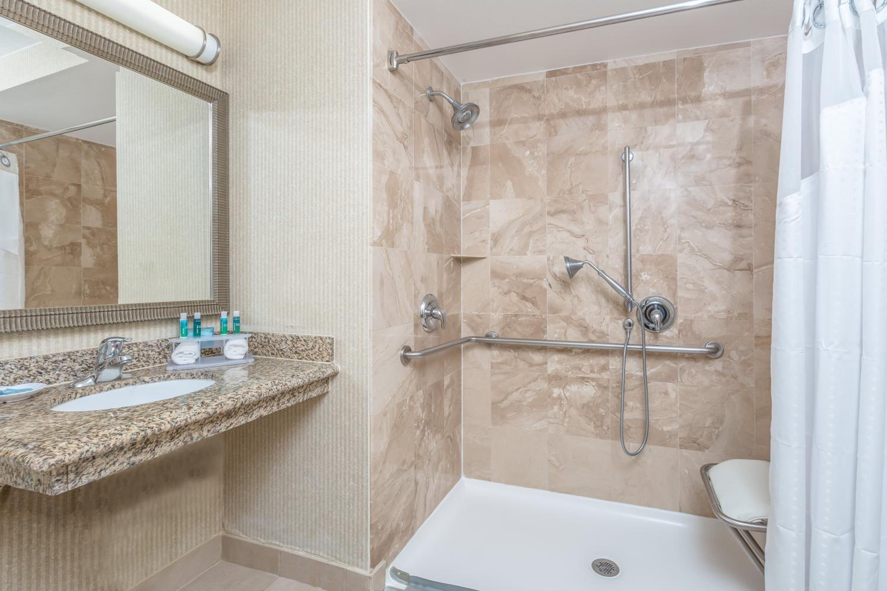 Queen Room with Two Queen Beds- Hearing Accessible Roll in Shower/Non-Smoking