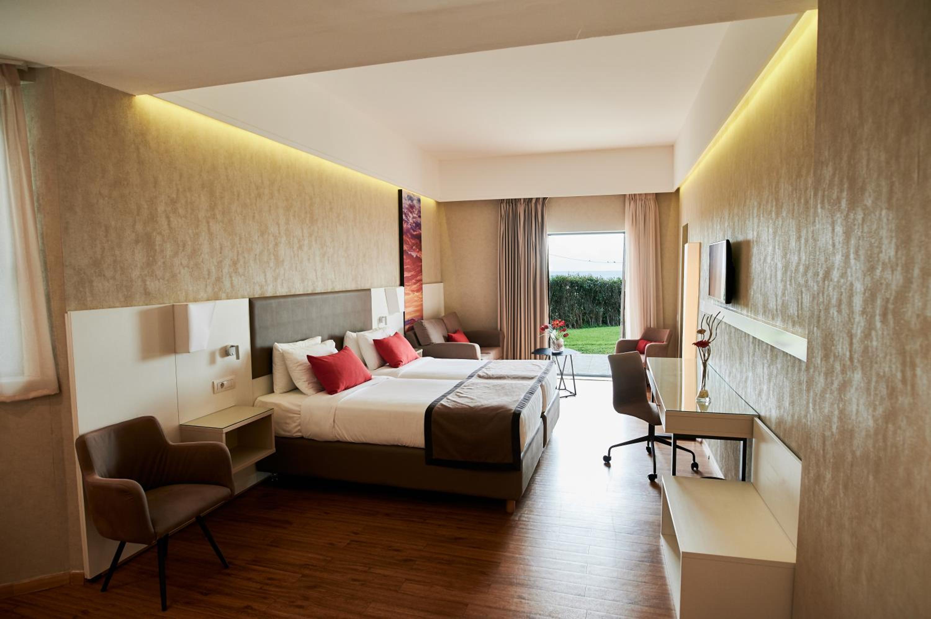 Superior Family King Room with Sea View - Non-Smoking