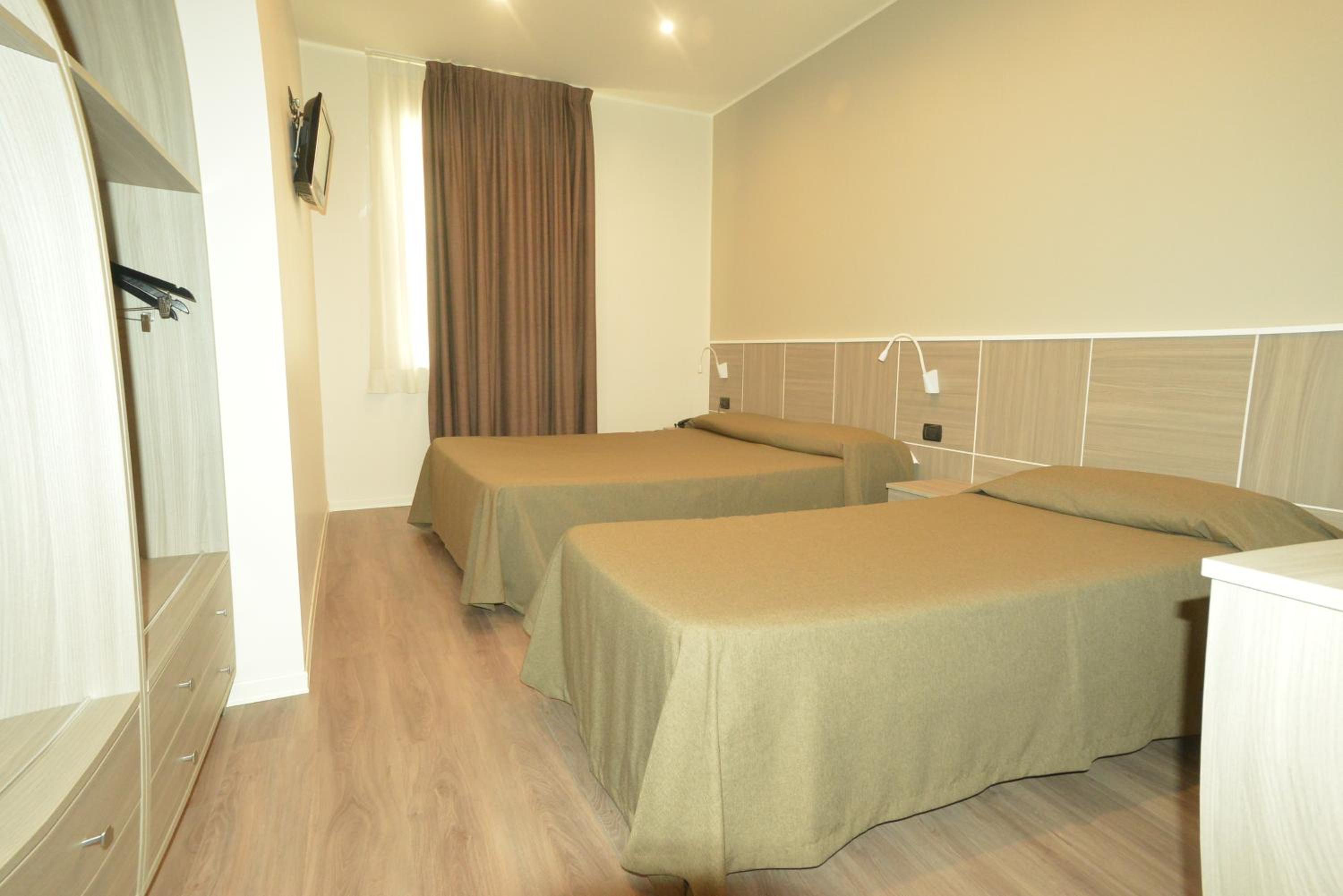 Double Room - Photo 3